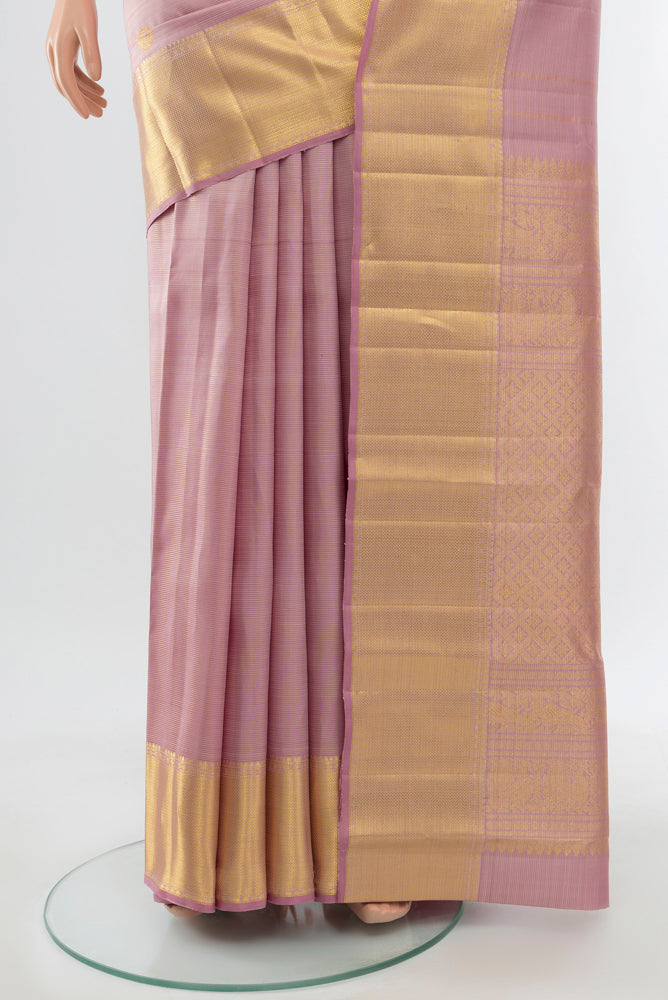 Pleats and pallu of Rose pink Kanjivaram Silk Saree with Zari Butta on the body and Silk Border. 