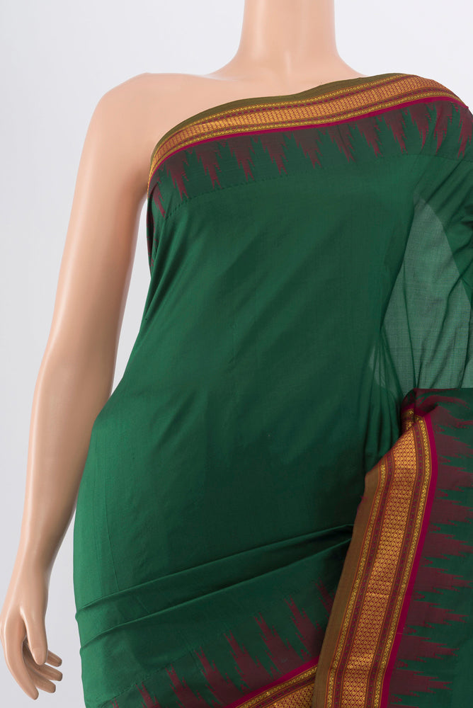 Border image of Pure Silk Pure Zari Bottle Green Bangalore - kadyal Saree with Zari Butta on the body and Silk Border. 