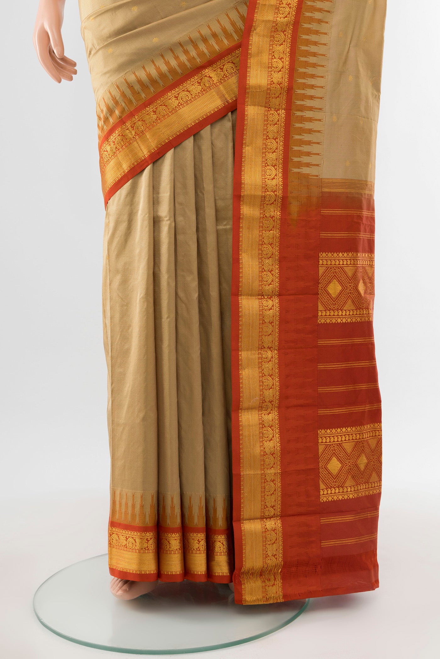 Pleats and pallu of Dark Beige Bangalore Silk - kadyal Saree with Plain Body and Silk Border. 