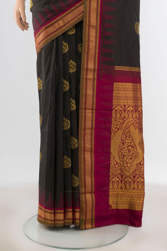 Pleats and pallu of Pure Silk Pure Zari Black Bangalore - kadyal Saree with Zari Butta on the body and Silk Border. 
