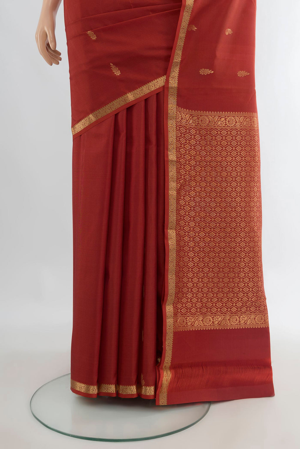 Pleats and pallu of Pure Silk Rust Kanjivaram Saree with Zari Butta on the body and Zari Border. 