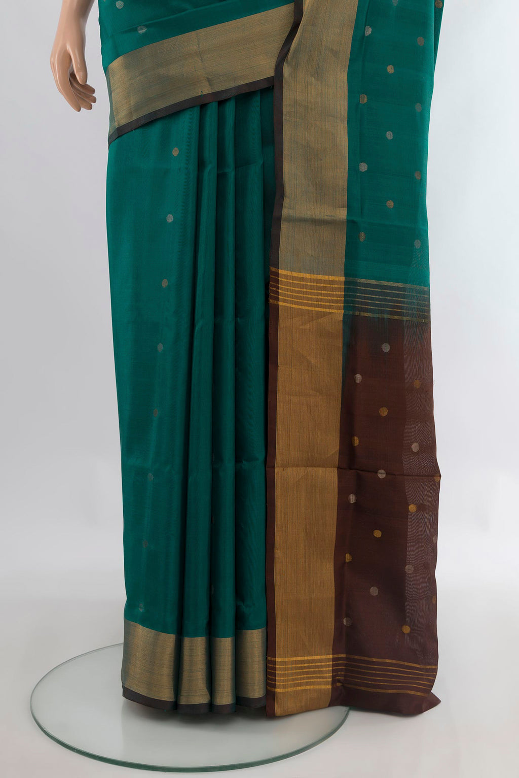Pleats and pallu of Pure Silk Green Uppada Saree with Zari Butta on the body and Zari Border. 