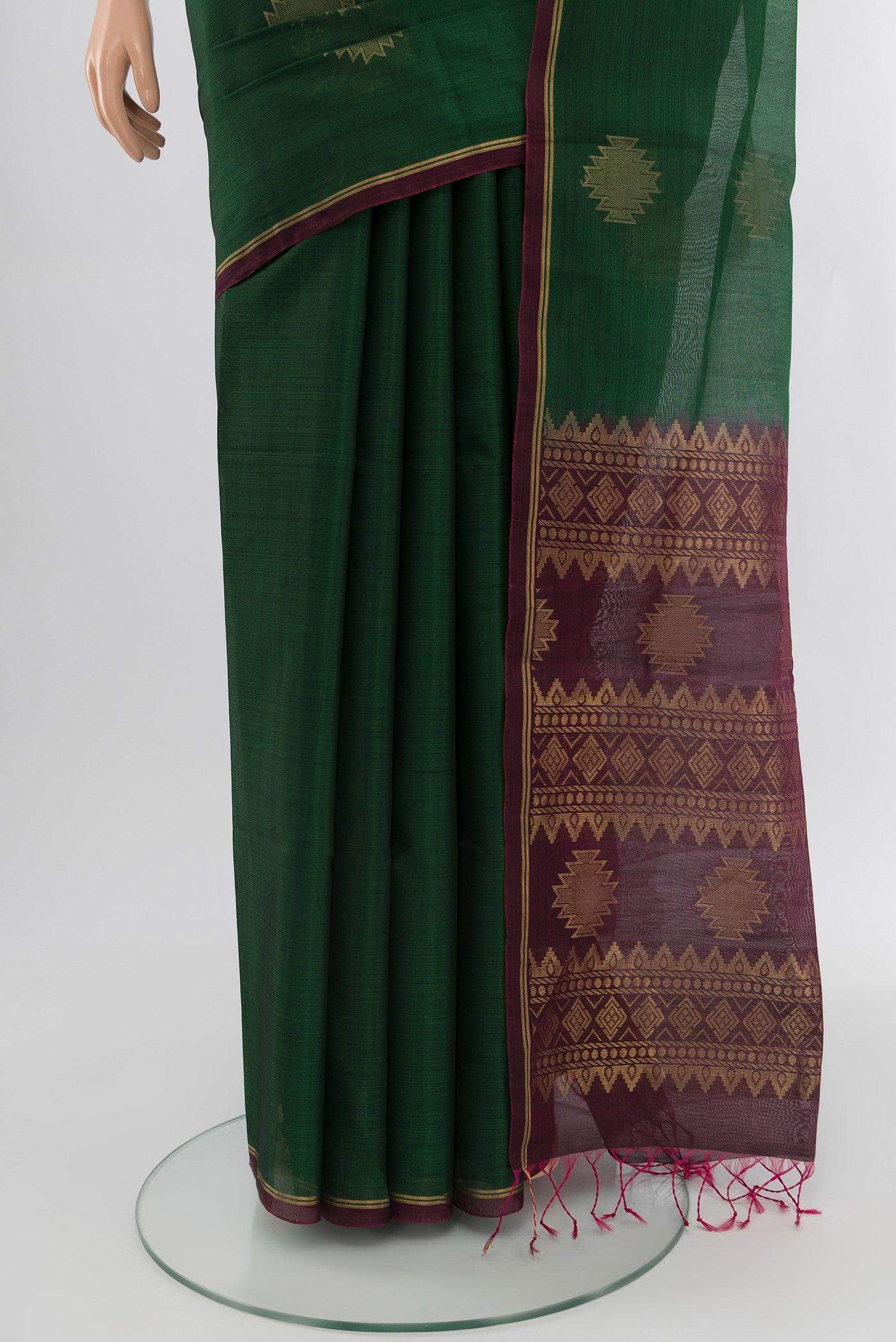 Pleats and pallu of Bottle Green Silk Cotton Saree with Zari Butta on the body and Zari Border. 