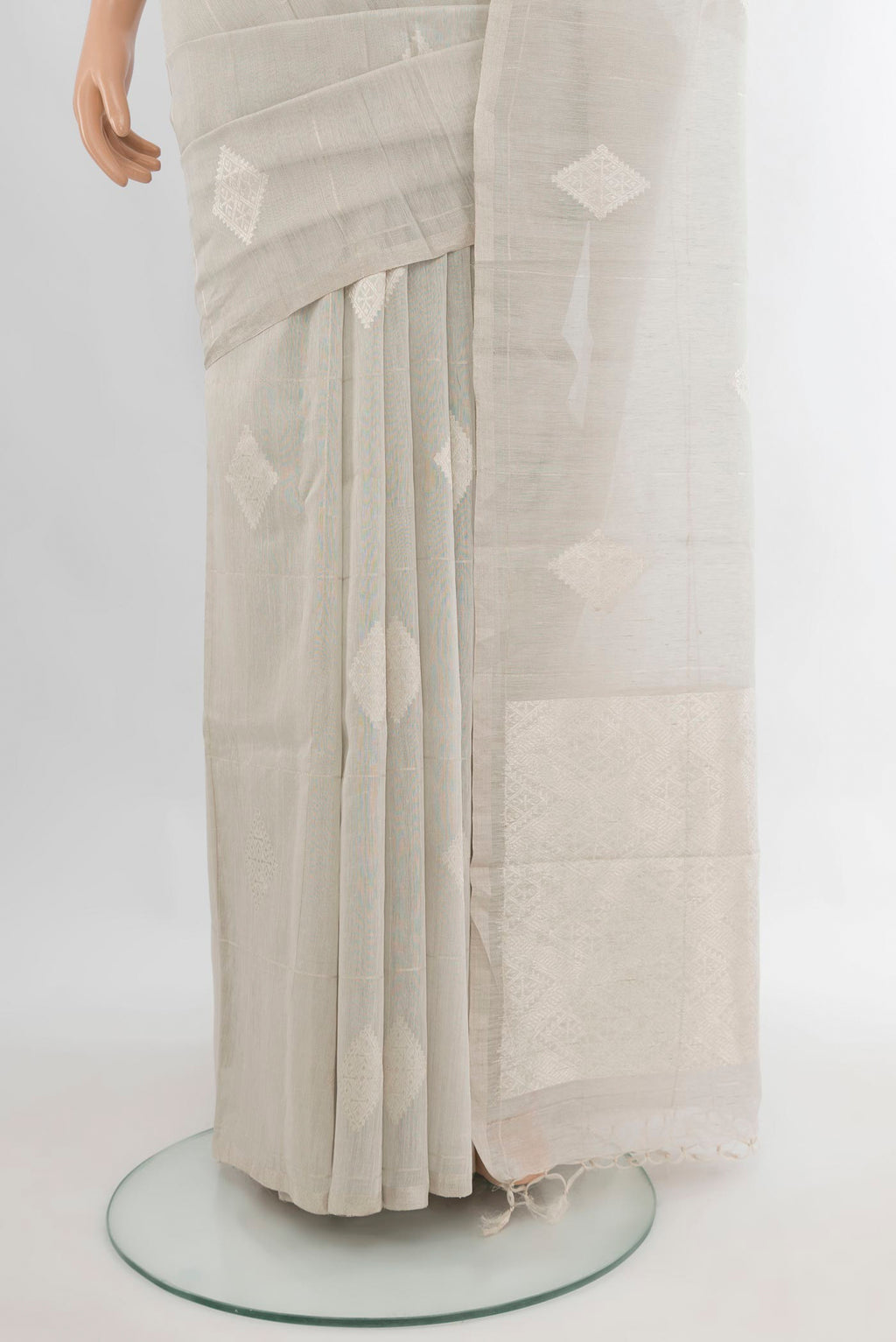 Pleats and pallu of Grey Tussar Saree with Zari Butta on the body and Without Border. 
