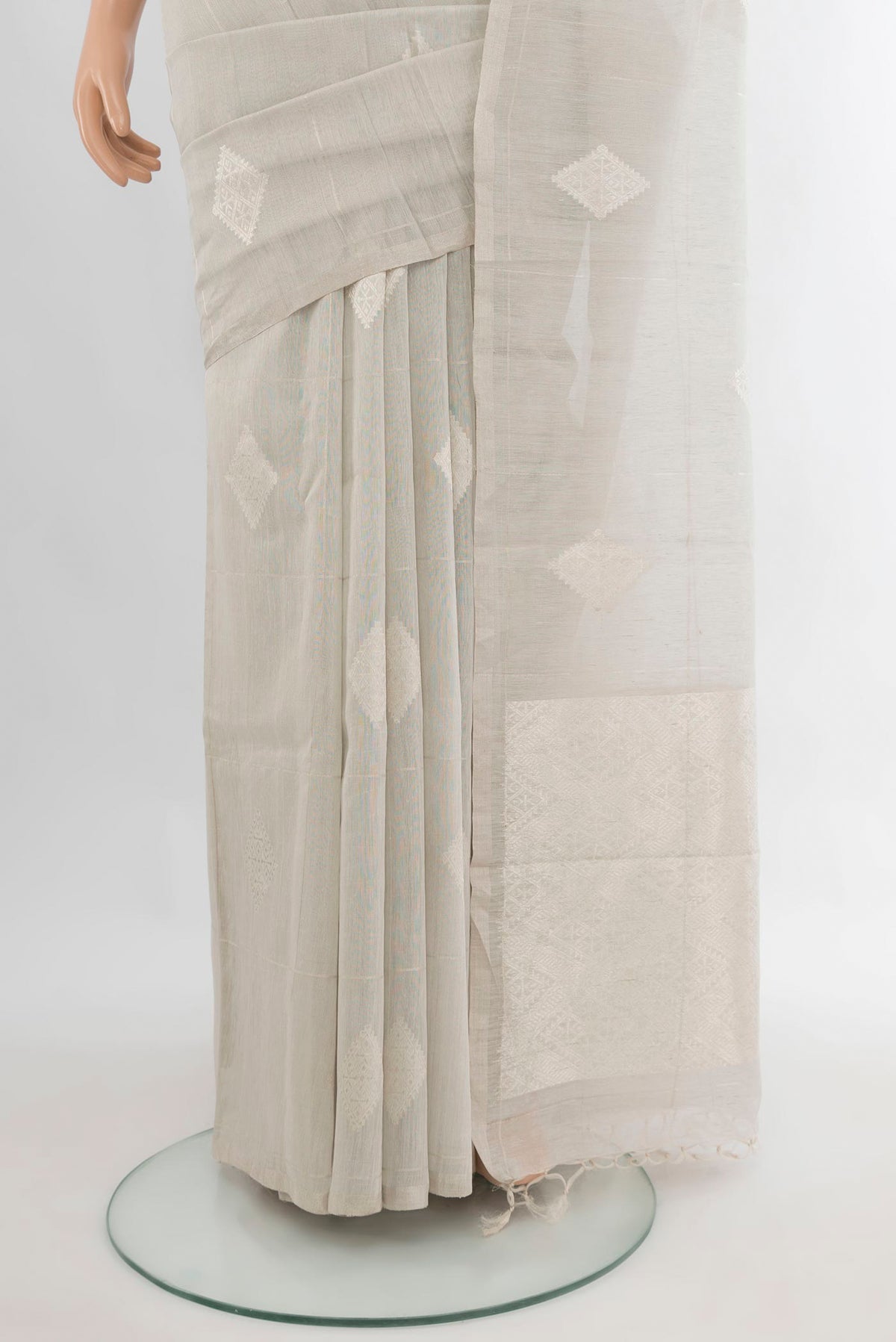 Pleats and pallu of Grey Tussar Saree with Zari Butta on the body and Without Border. 