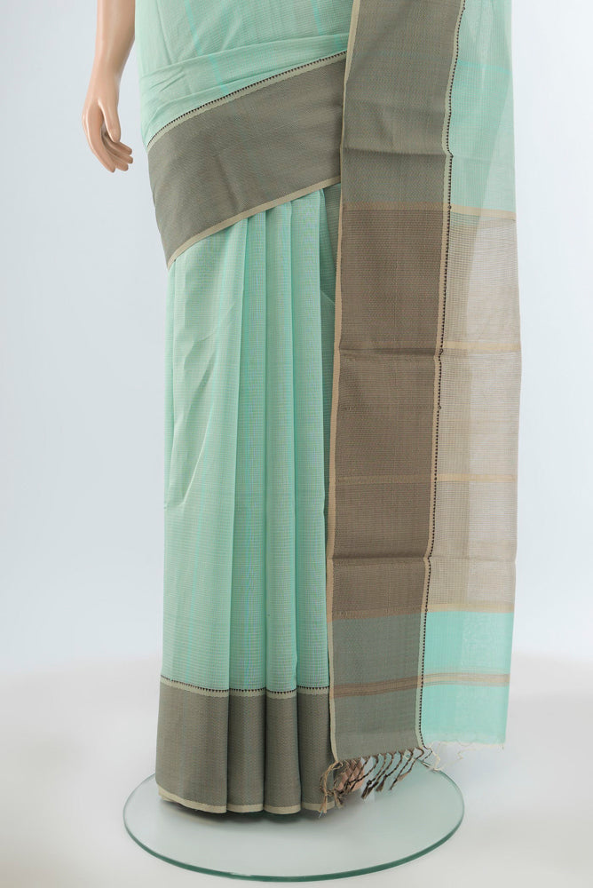 Pleats and pallu of Light Green Maheshwari Silk Cotton Saree with Plain Body and Silk Border. 
