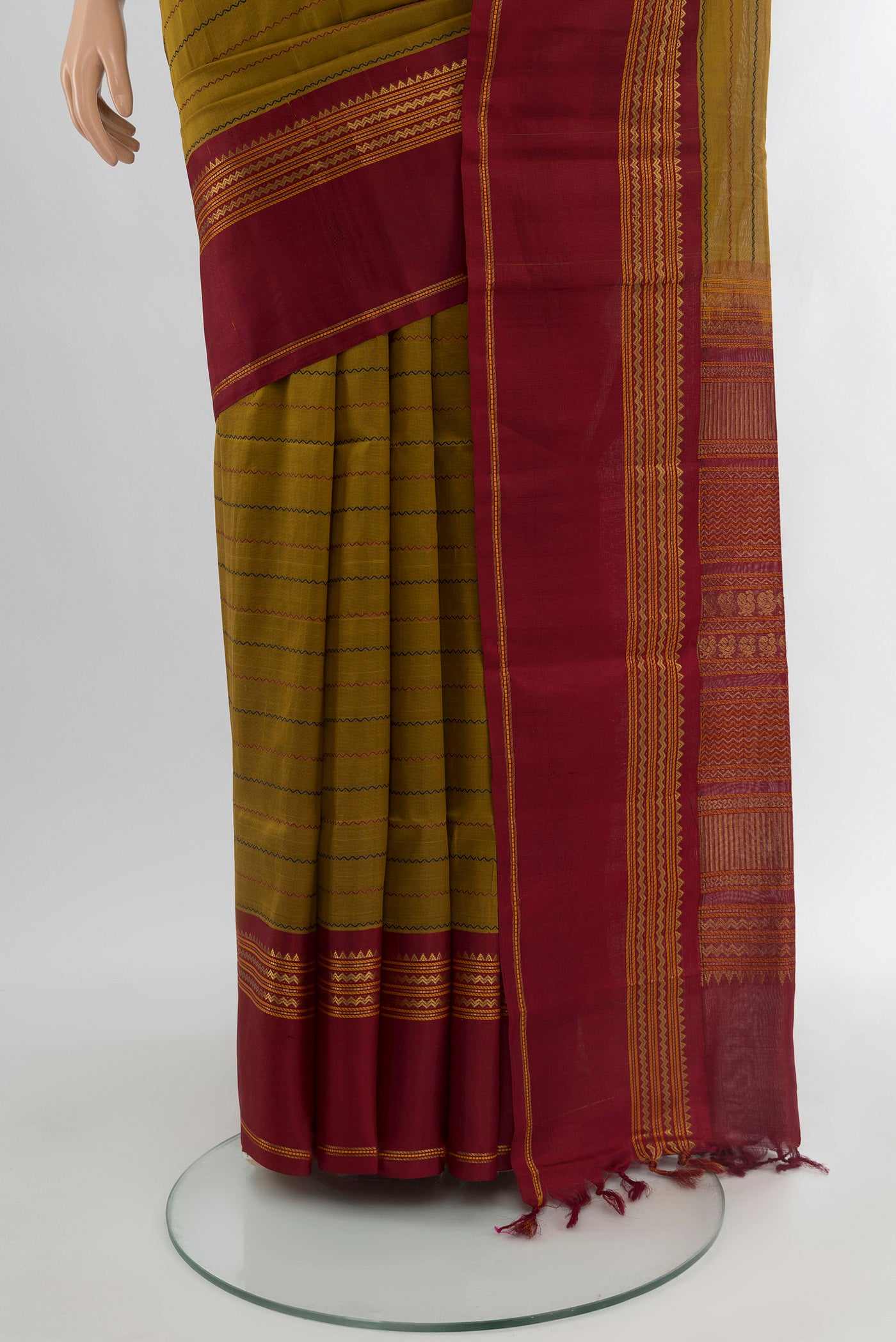 Pleats and pallu of Mehandi Green Silk Cotton Saree with Veldhari on the body and Zari Border. 