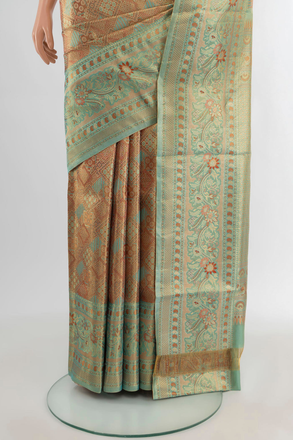 Pleats and pallu of Golden Kanchipuram Tissue Silk Saree with Zari Brocade on the body and Zari Border. 