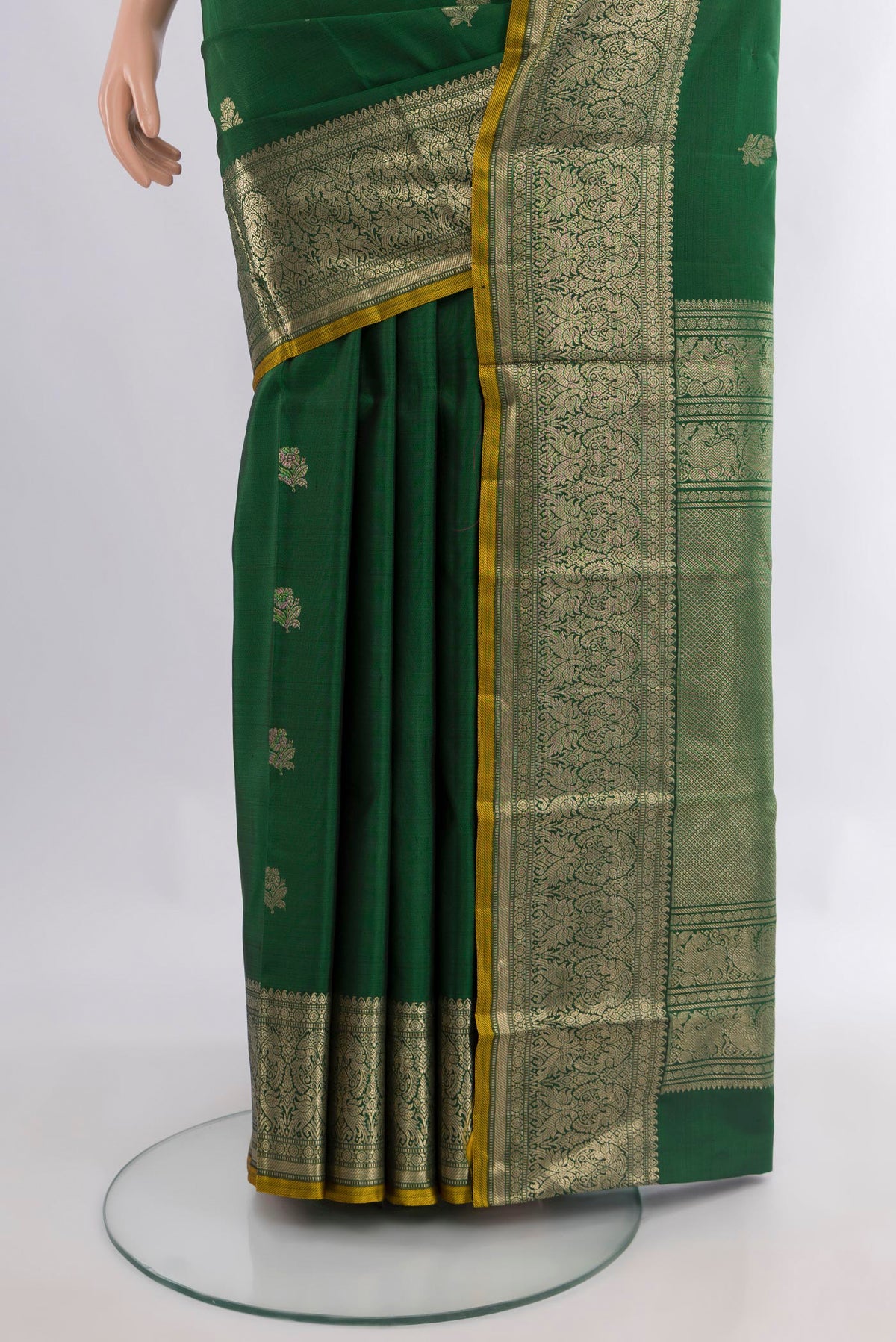 Pleats and pallu of Pure Silk Bottle Green Kanjivaram Saree with Zari Butta on the body and Zari Border. 