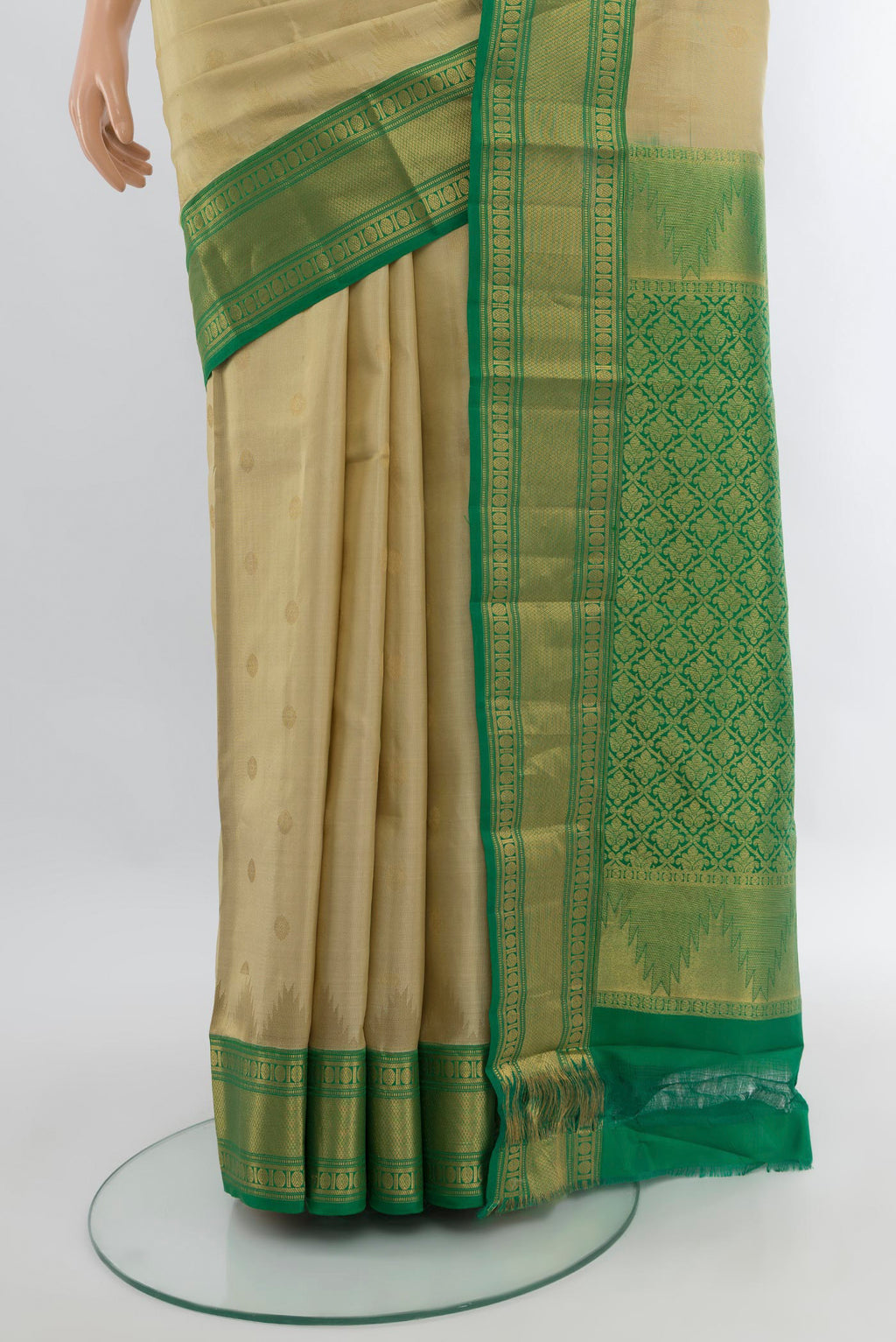 Pleats and pallu of Cream Kanchipuram Silk Saree with Zari Butta on the body and Zari Border. 