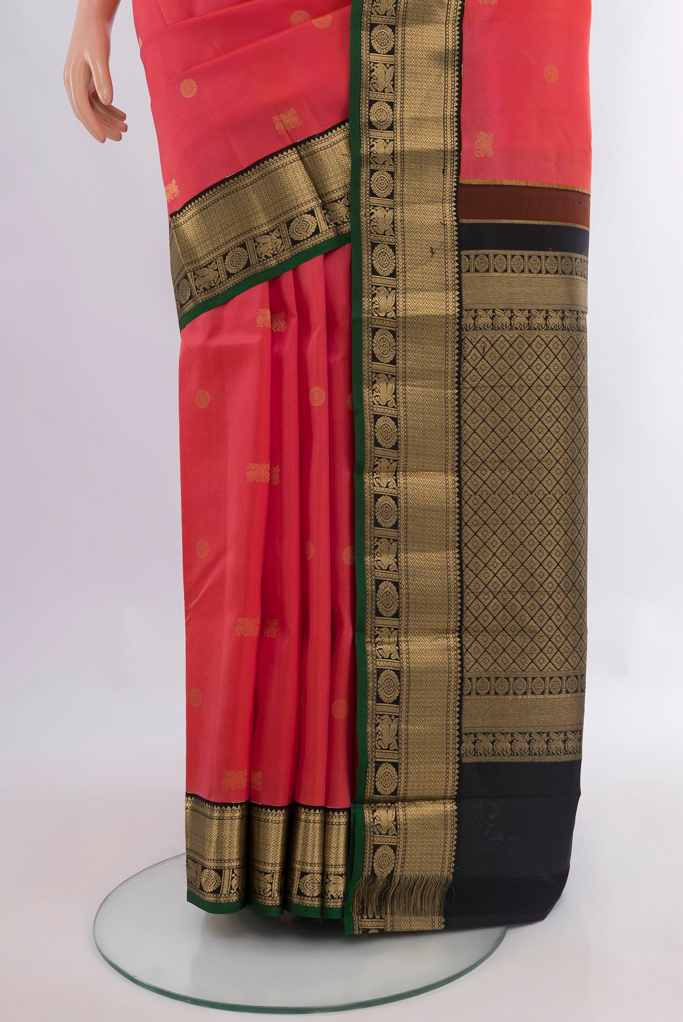 Pleats and pallu of Pure Silk Coral Kanchipuram Saree with Zari Butta on the body and Zari Border. 