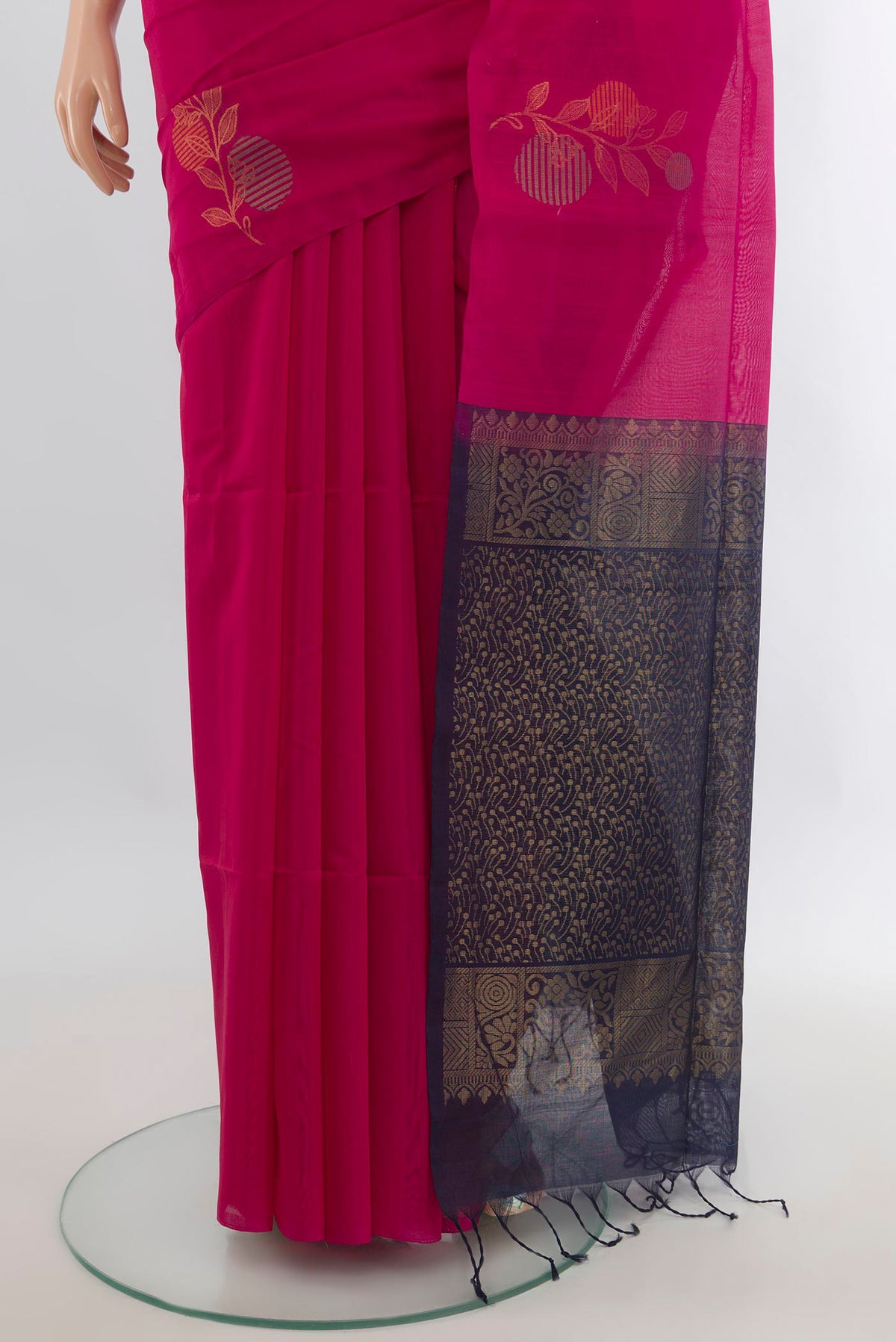 Pleats and pallu of Dark Pink Silk Cotton Saree with Zari Butta on the body and Without Border. 