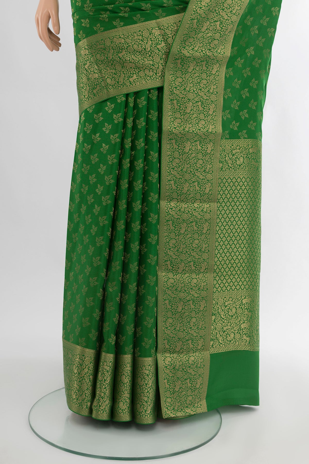 Pleats and pallu of Green Mysore Crepe Saree with Zari Butta on the body and Zari Border. 