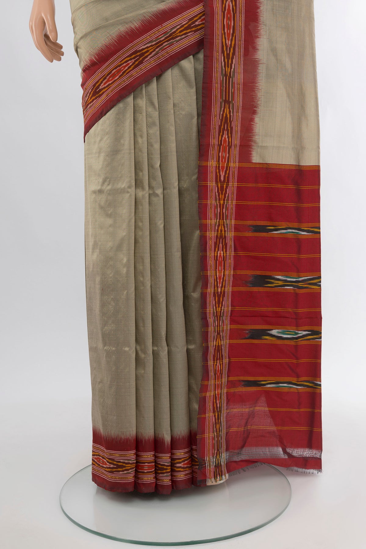 Pleats and pallu of Grey Pochampally Silk Saree with Plain Body and Ikat Border. 