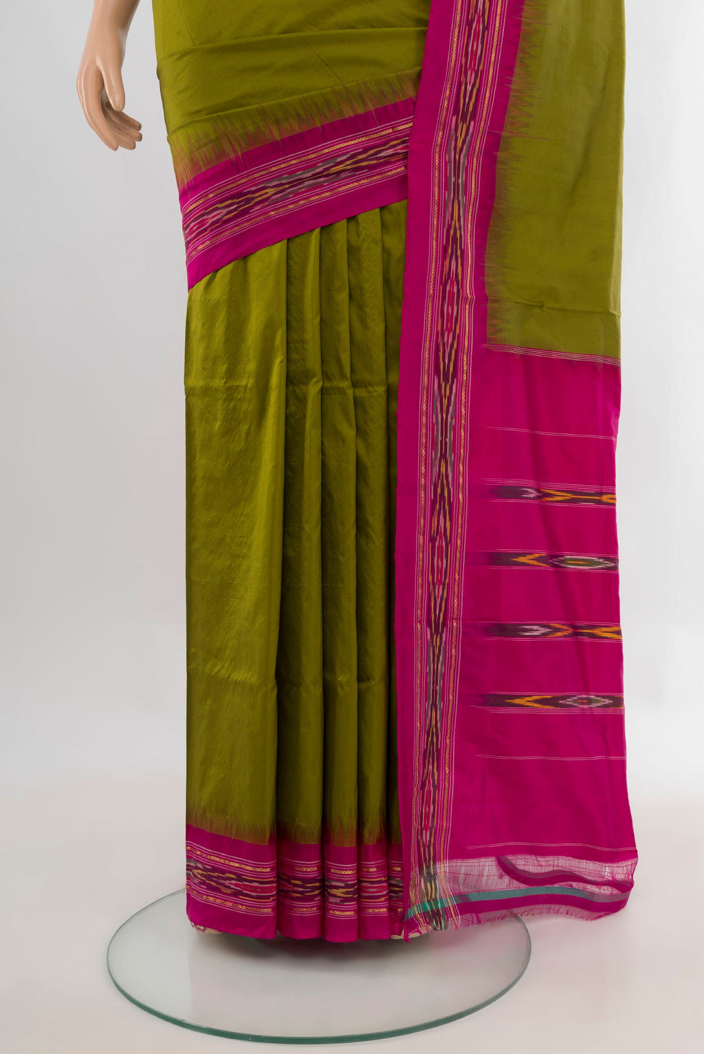 Pleats and pallu of Pure Silk Mehandi Green Pochampally Saree with Plain Body and Ikat Border. 