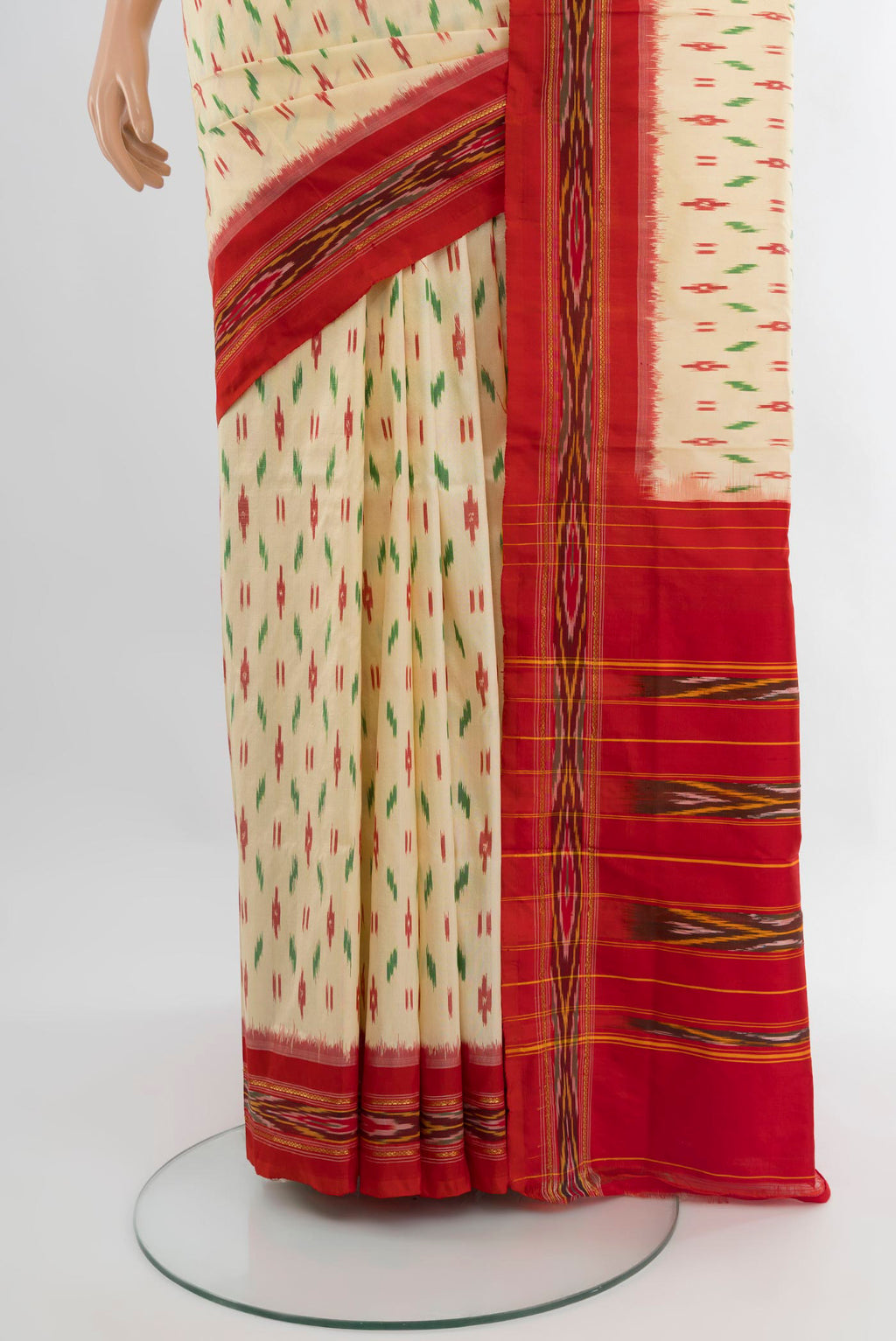 Pleats and pallu of Cream Pochampally Silk Saree with Ikat design on the body and Ikat Border. 