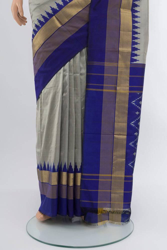 Pleats and pallu of Grey Pochampally Saree with Ikat Print on the body and Silk Border. 