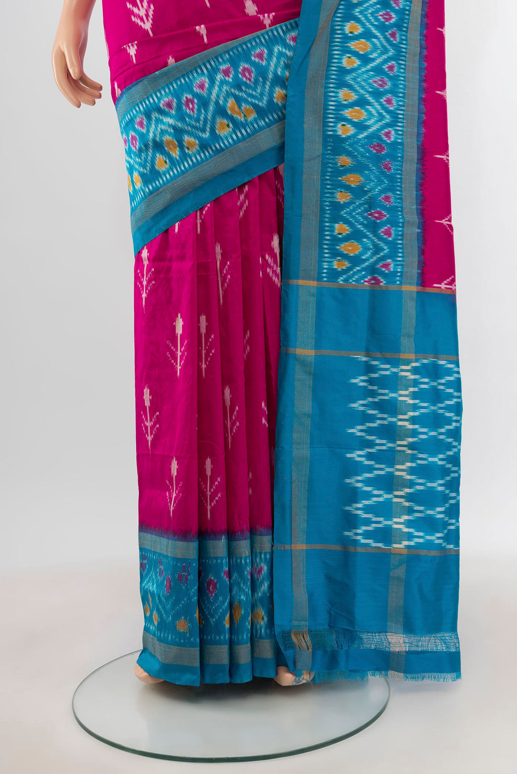 Pleats and pallu of Pink Pochampally Silk Saree with Pure Ikat on the body and Ikat Border. 