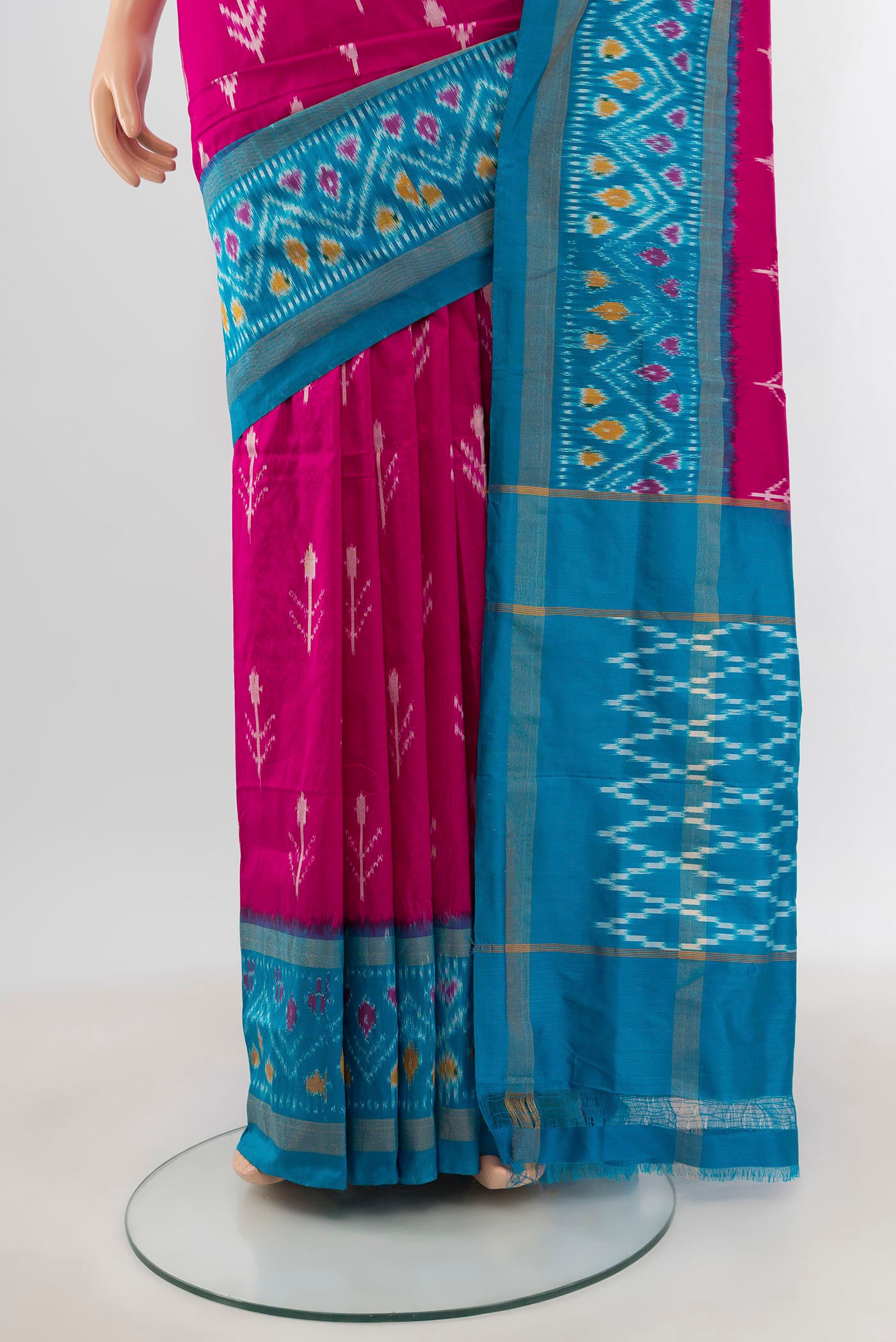Pleats and pallu of Pink Pochampally Silk Saree with Pure Ikat on the body and Ikat Border. 