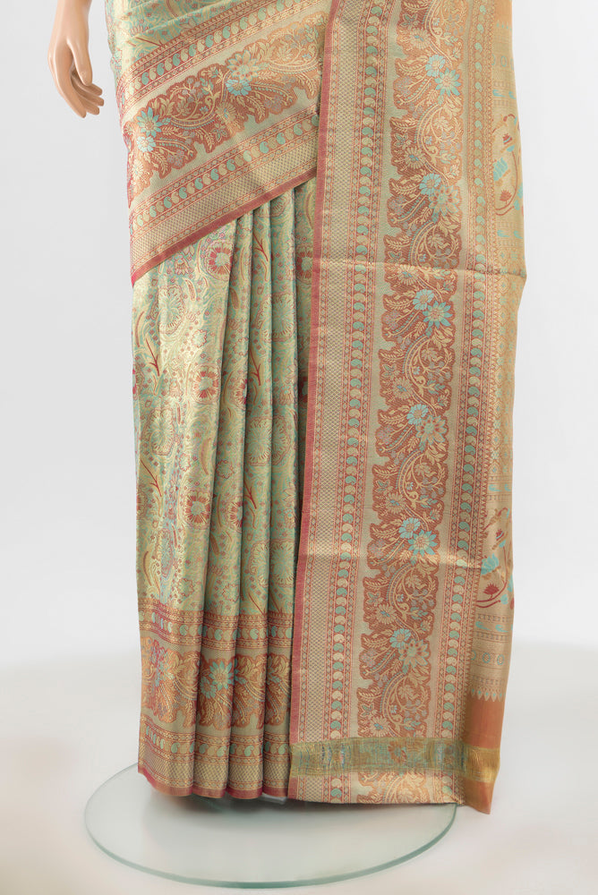 Pleats and pallu of Golden Kanchipuram Silk Nine Yards Saree with Zari Brocade on the body and Silk Border. 