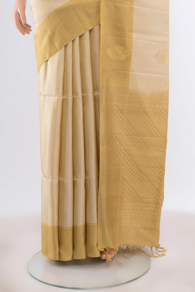 Pleats and pallu of Cream Soft Silk Saree with Zari Butta on the body and Silk Border. 