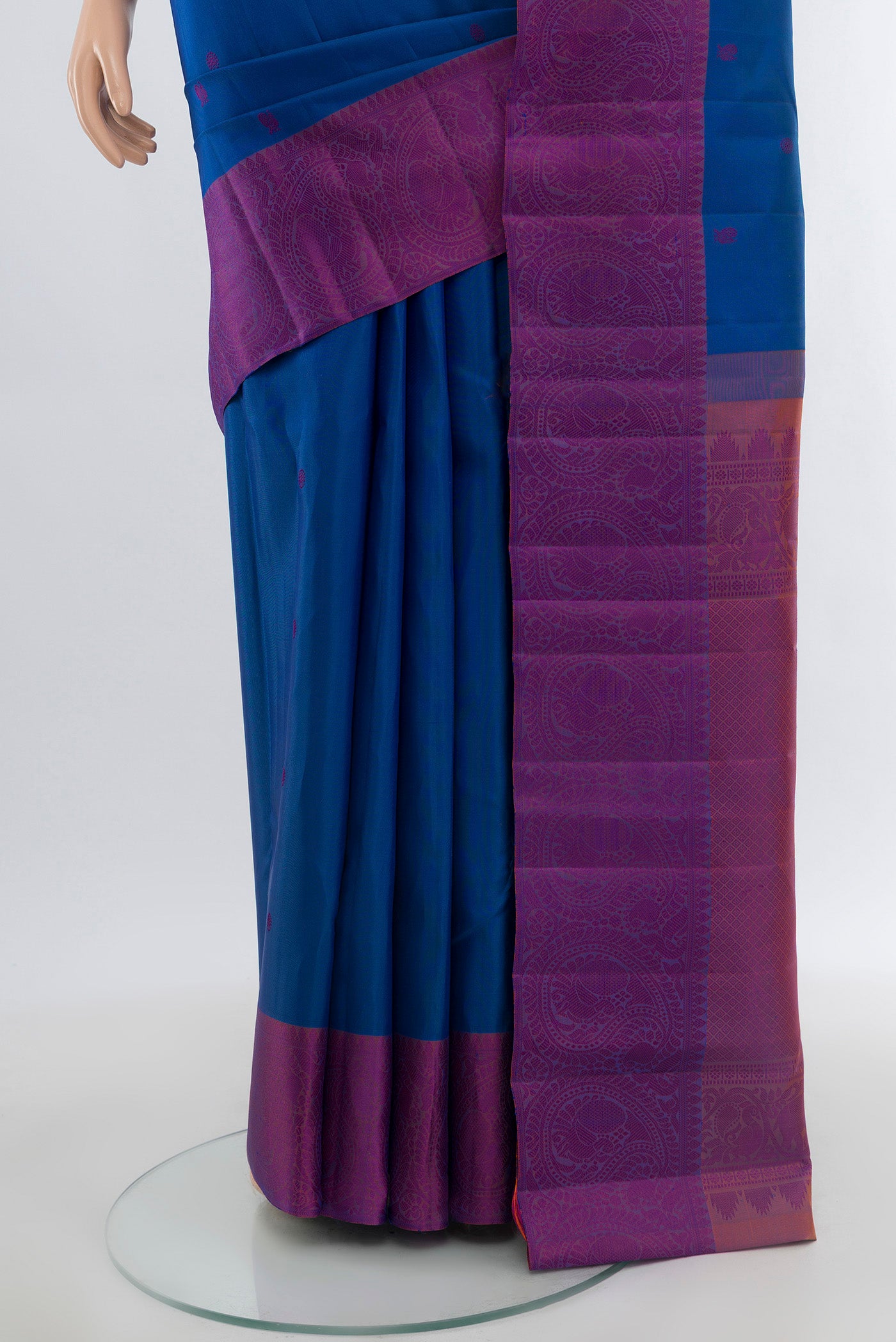 Pleats and pallu of Blue Kanchipuram Silk Saree with Thread Butta on the body and Thread Border. 