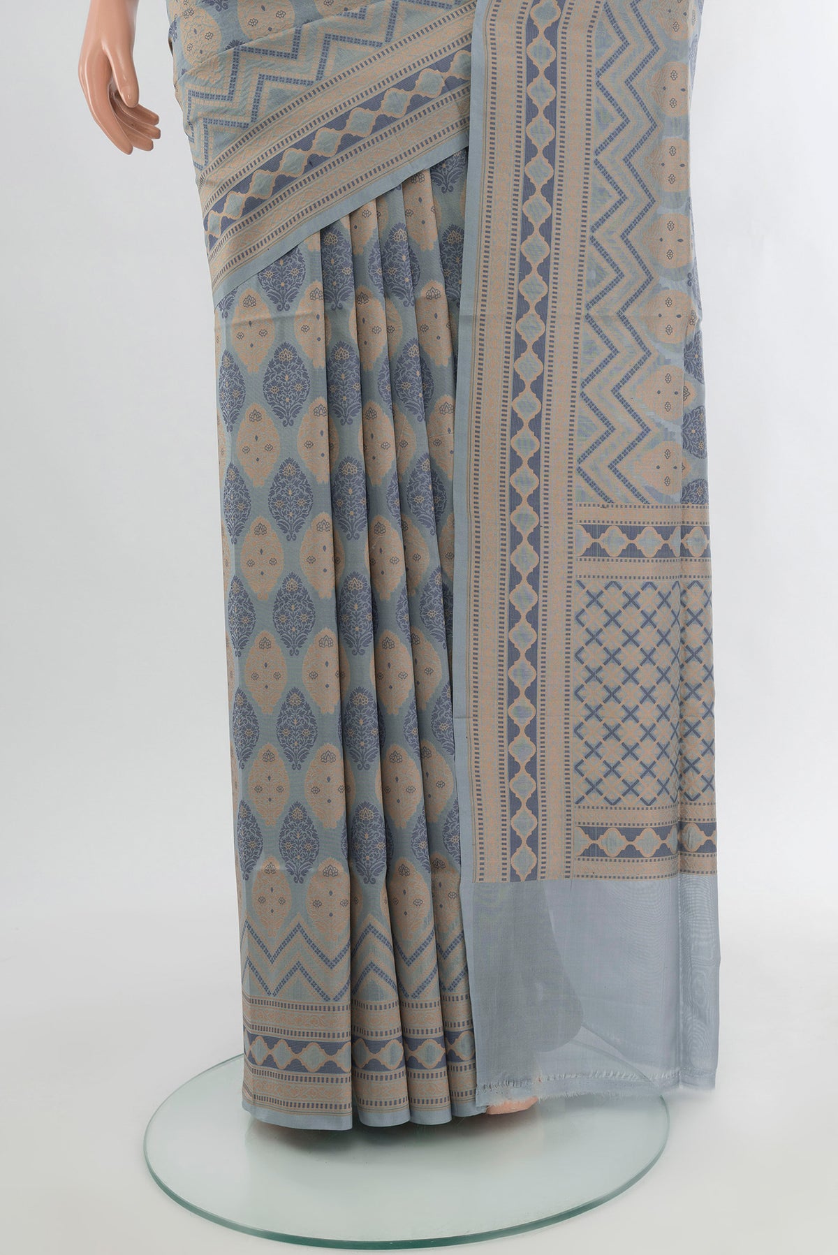 Pleats and pallu of Grey Banarasi Silk Saree with Thread Butta on the body and Thread Border. 
