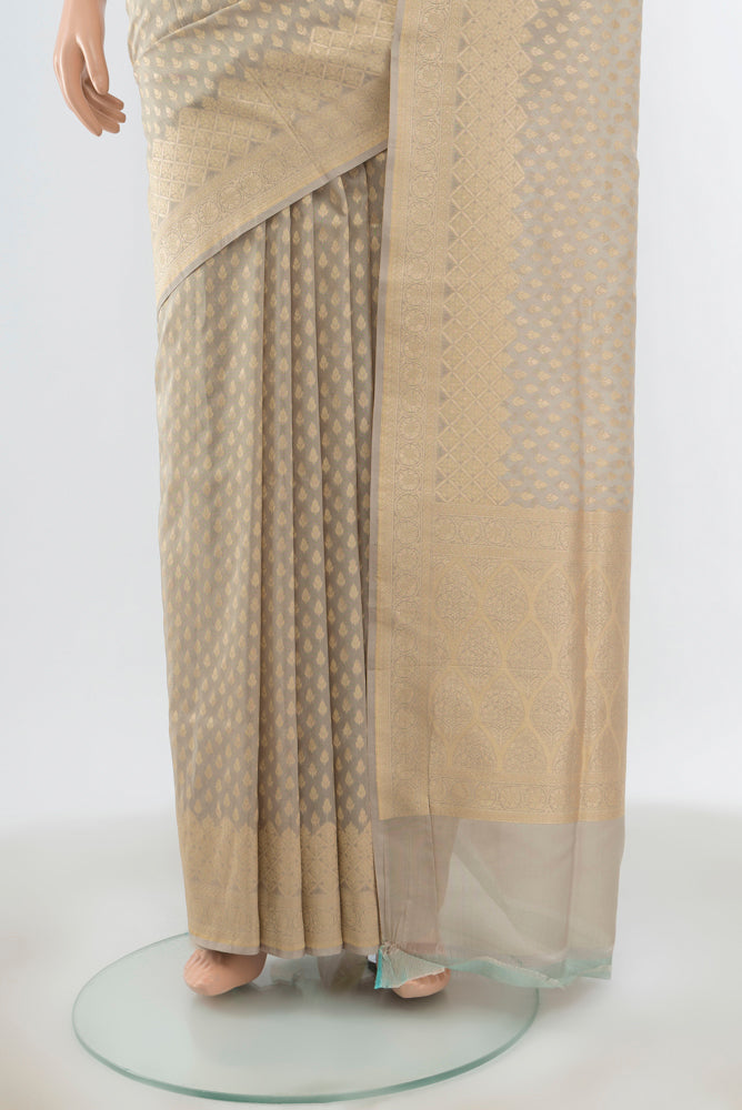 Pleats and pallu of Lilac Banarasi Silk Saree with Zari Butta on the body and Silk Border. 