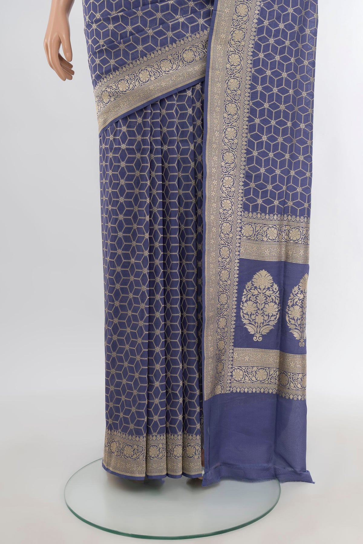 Pleats and pallu of Lilac Banarasi Silk Saree with Zari Butta on the body and Zari Border. 