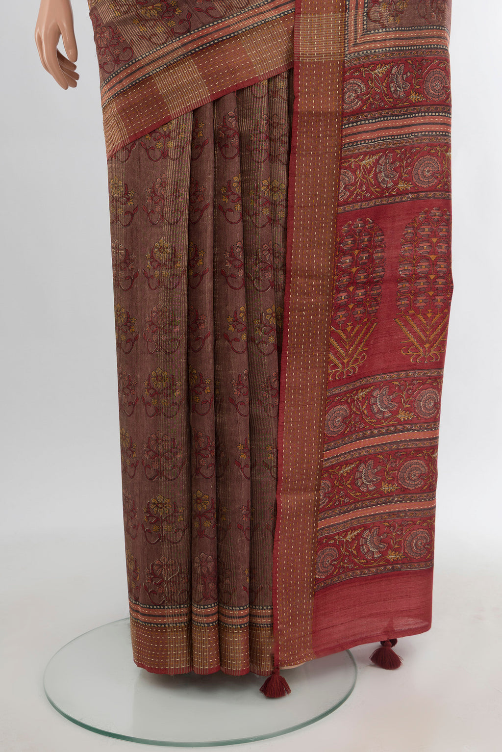 Pleats and pallu of Mauve Tussar Silk Saree with Floral Print on the body and Printed Border. 