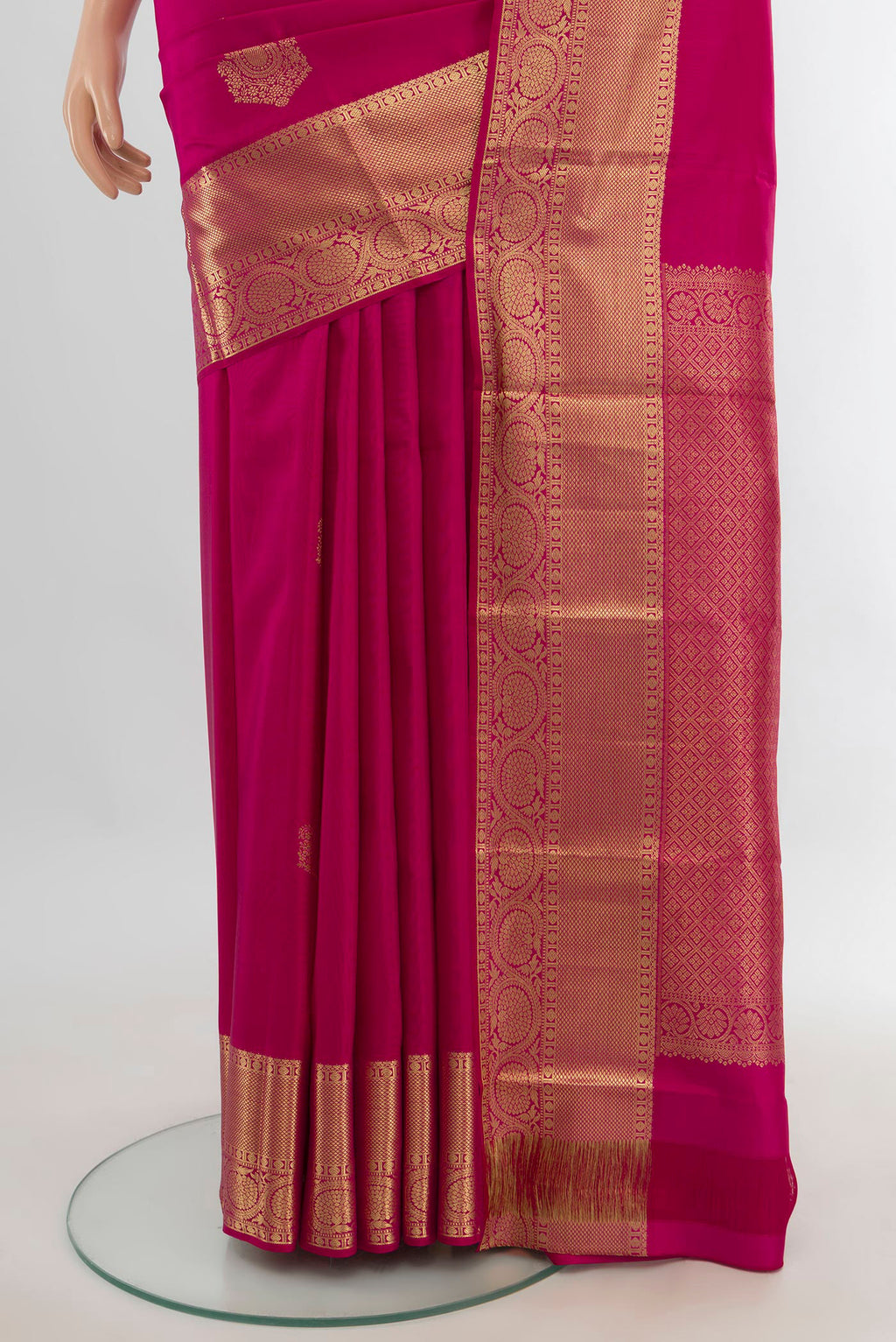 Pleats and pallu of Pure Silk Dark Pink Kanchipuram Saree with Zari Butta on the body and Zari Border. 