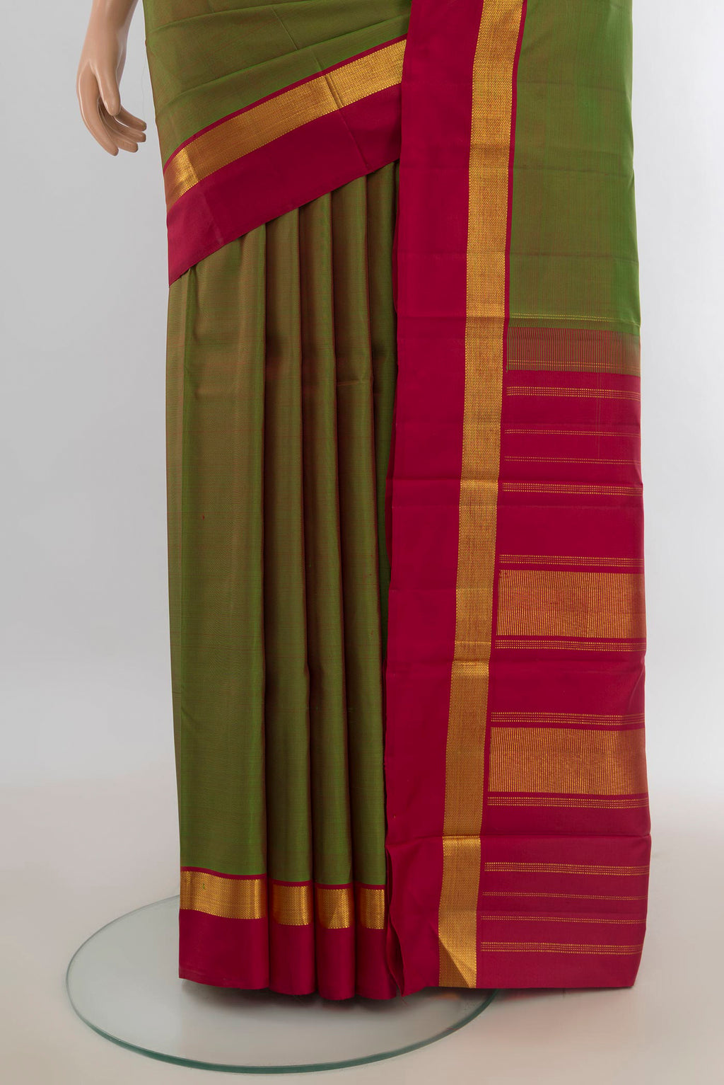 Pleats and pallu of Pure Silk Mehandi Green Kanjivaram Saree with Plain Body and Silk Border. 