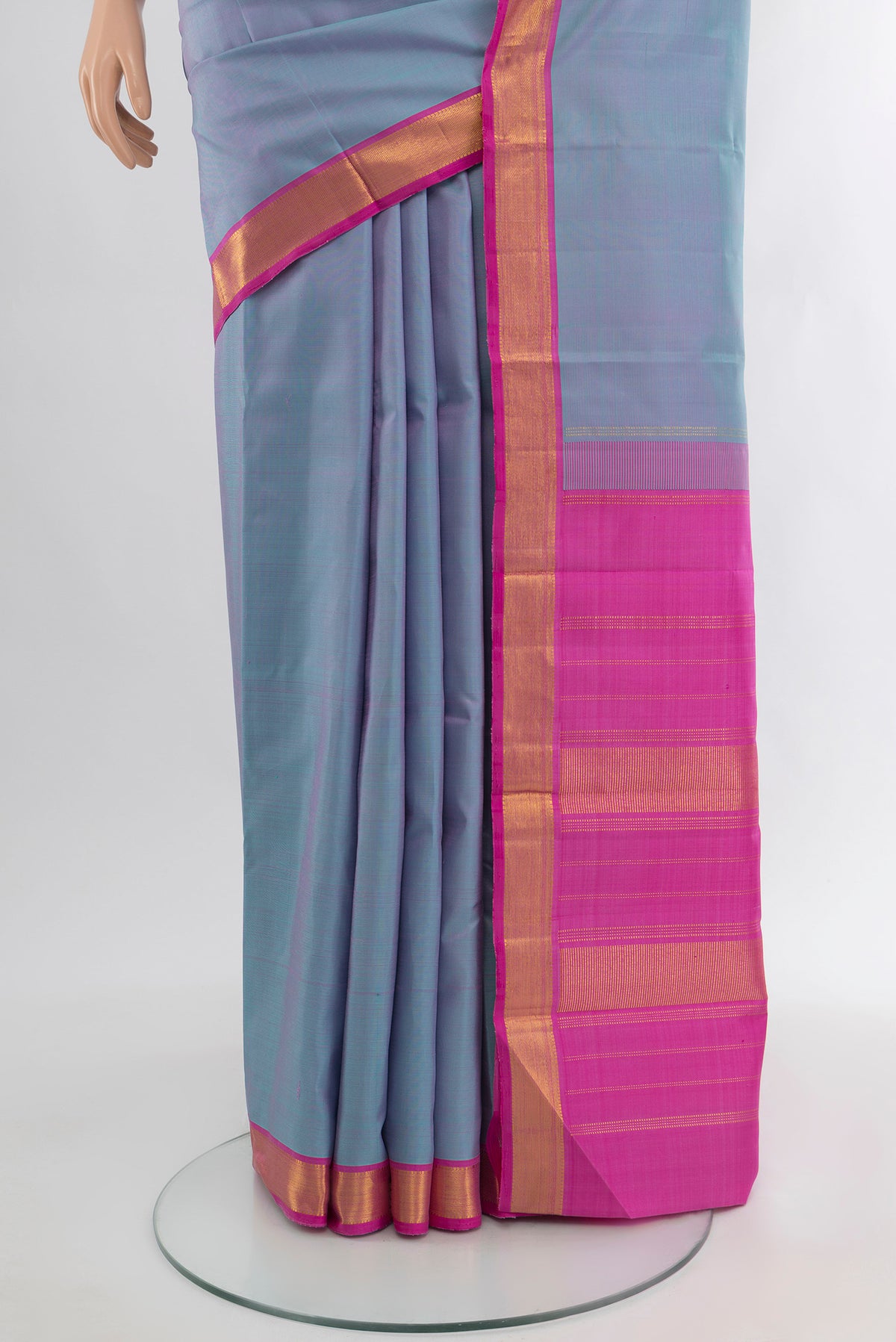 Pleats and pallu of Lavender Kanjivaram Silk Saree with Plain Body and Zari Border. 