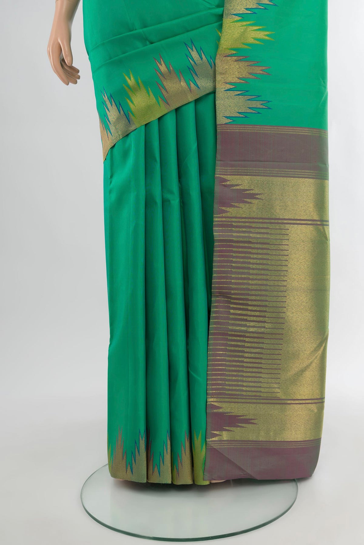 Pleats and pallu of Sea Green Kanchipuram Silk Saree with Plain Body and Temple Border. 