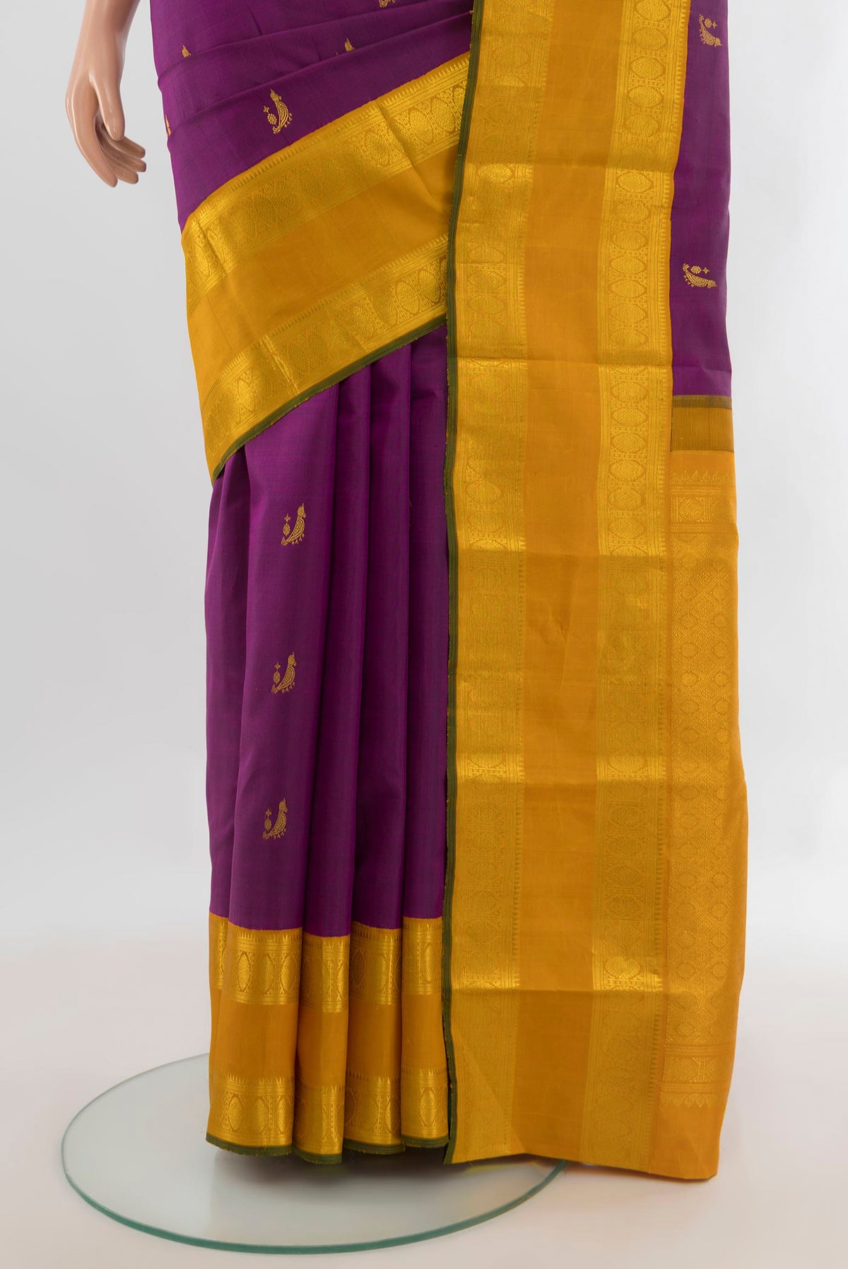 Pleats and pallu of Pure Silk Magenta Kanjivaram Saree with Zari Butta on the body and Zari Border. 