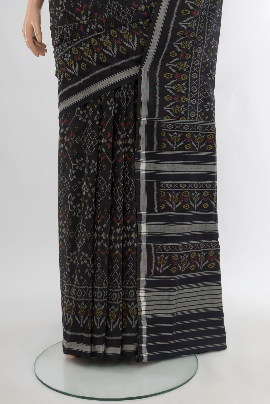 Pleats and pallu of Black Pochampally Cotton Saree with Ikat design on the body and Thread Border. 