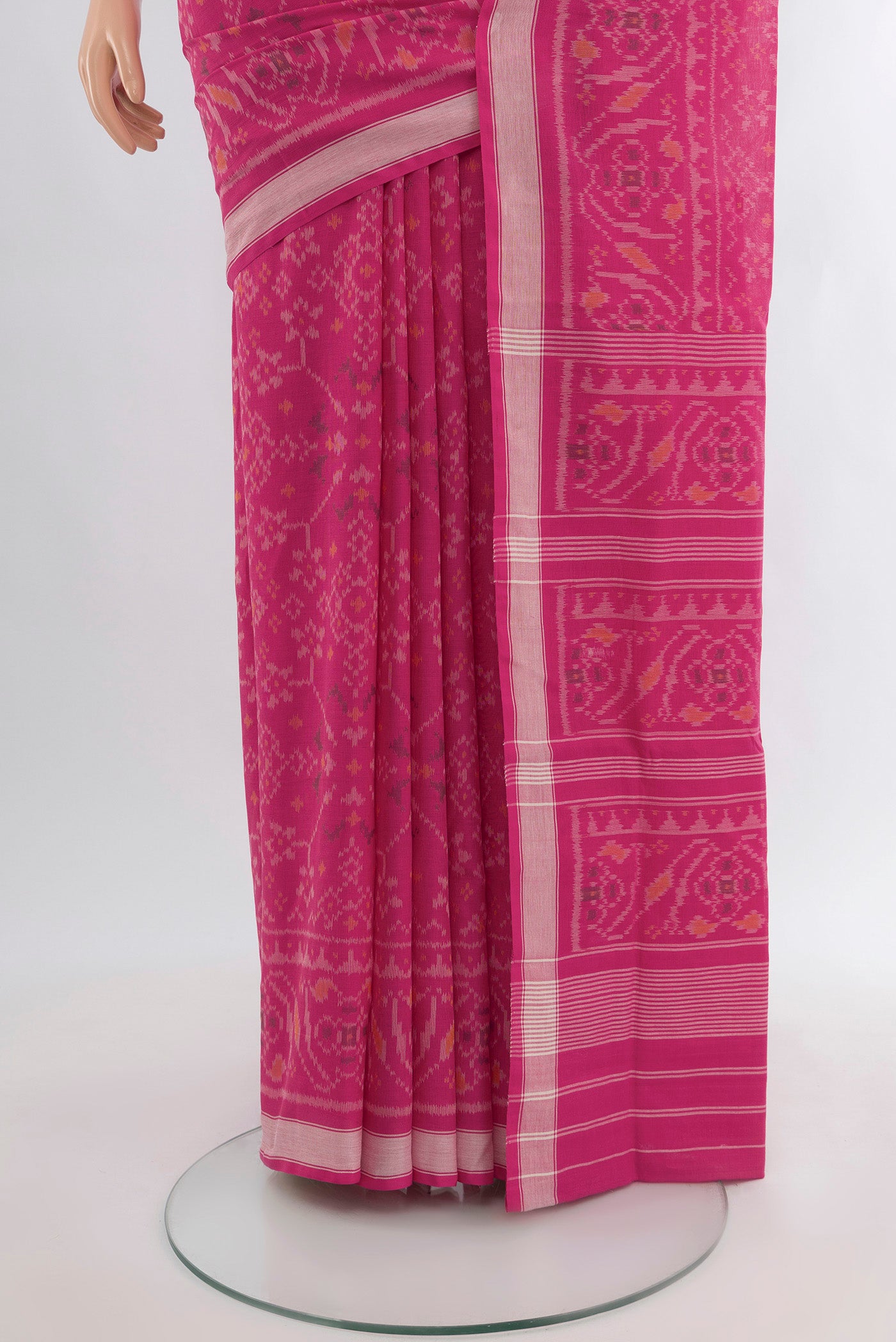 Pleats and pallu of Pink Pochampally Cotton Saree with Ikat design on the body and Ikat Border. 