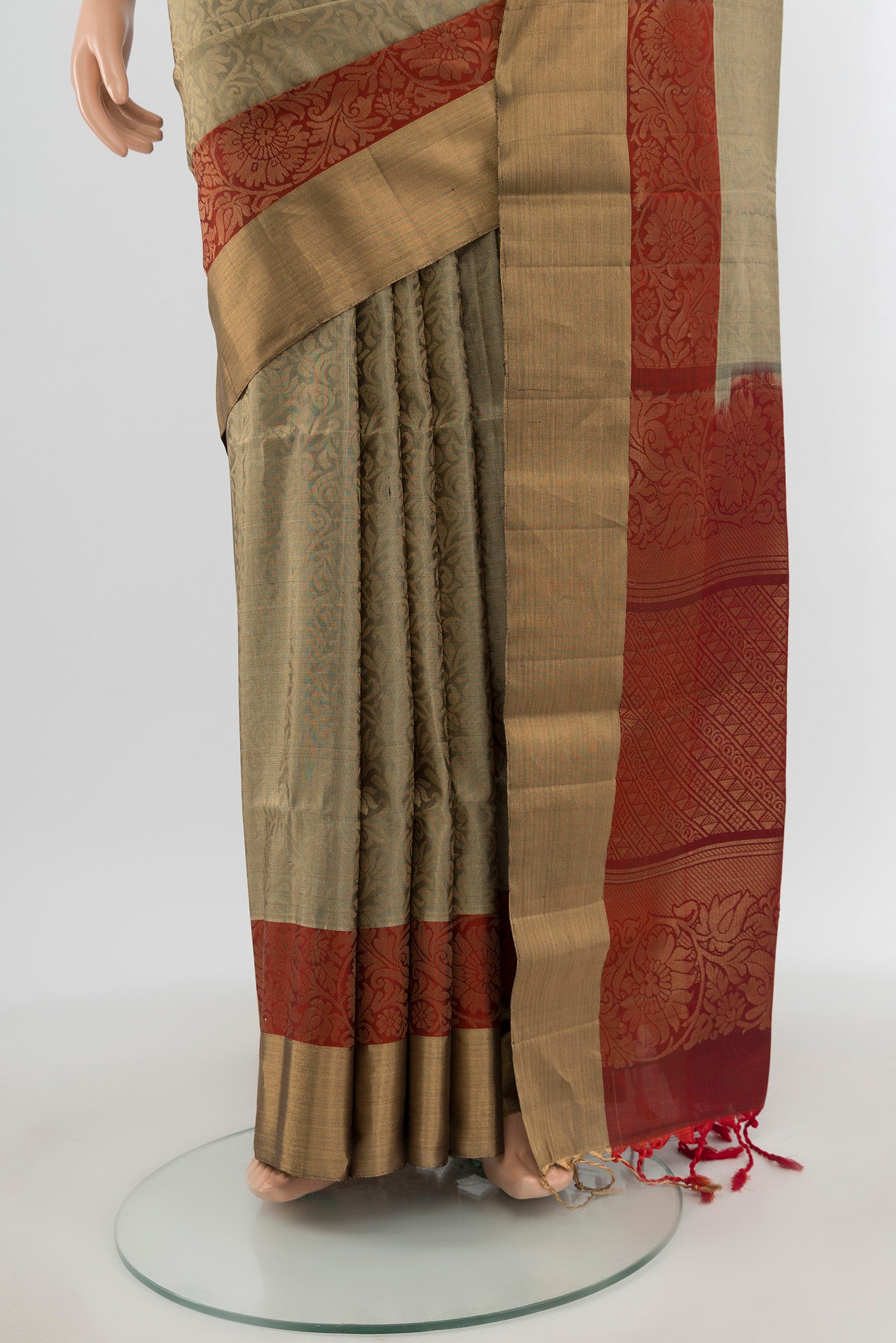 Pleats and pallu of Davys Grey Soft Silk Saree with Zari Brocade on the body and Zari Border. 
