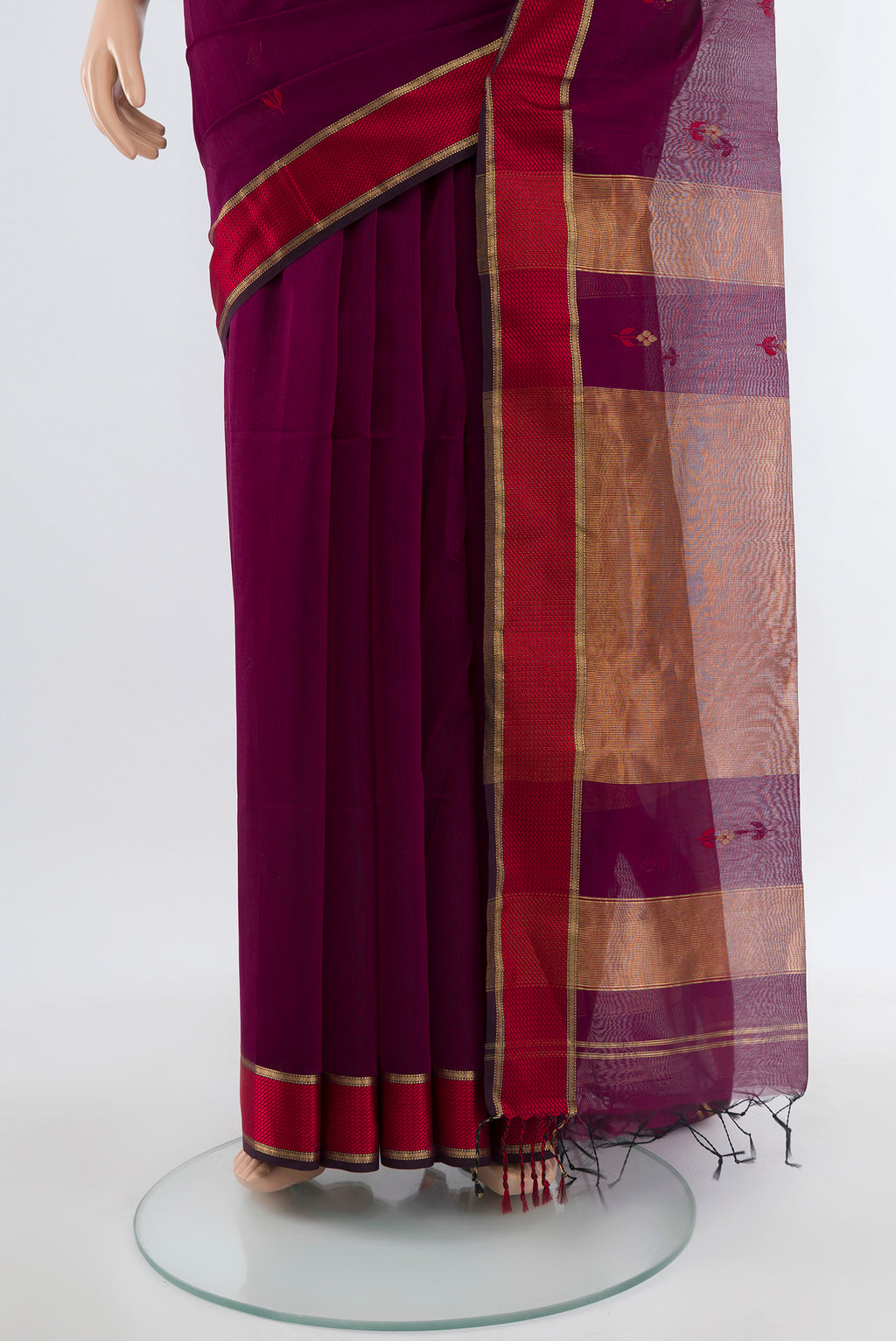 Pleats and pallu of Purple Maheshwari Silk Cotton Saree with Plain Body and Silk Border. 