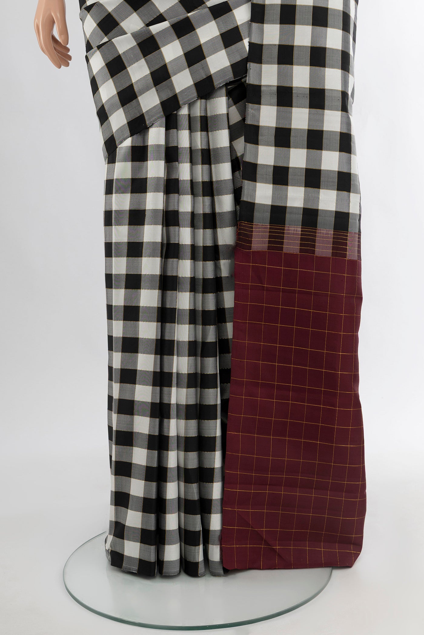 Pleats and pallu of Multi Color Kanchipuram Silk Saree with Checked design on the body and Without Border. 
