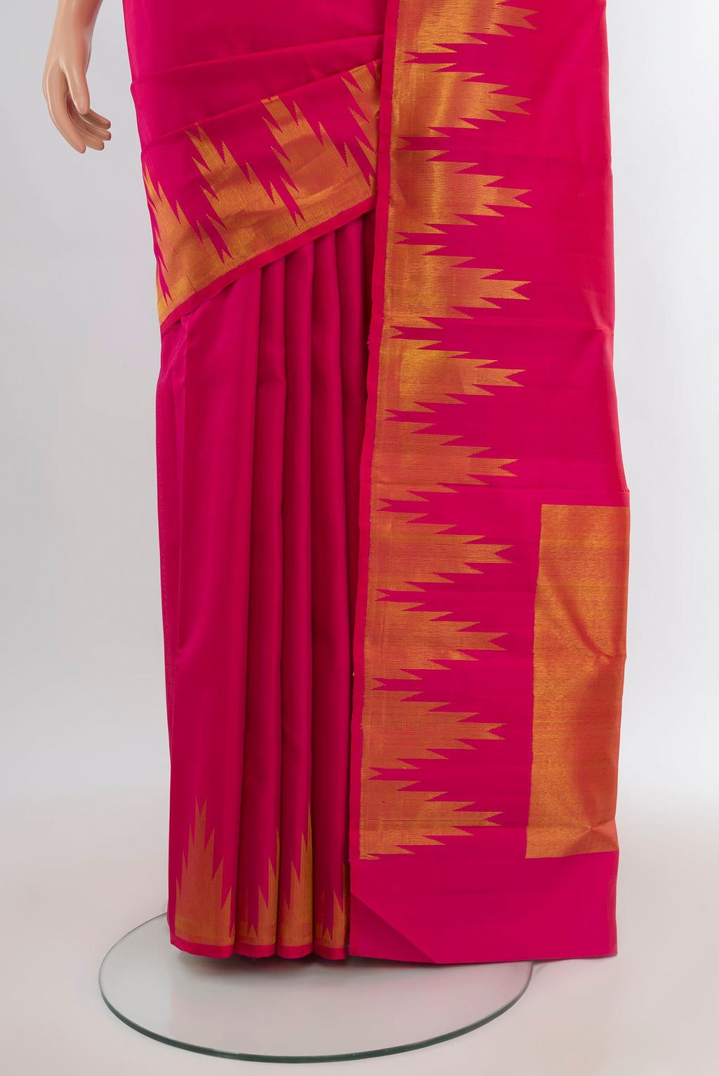 Pleats and pallu of Pink Kanjivaram Silk Saree with Plain Body and Temple Border. 