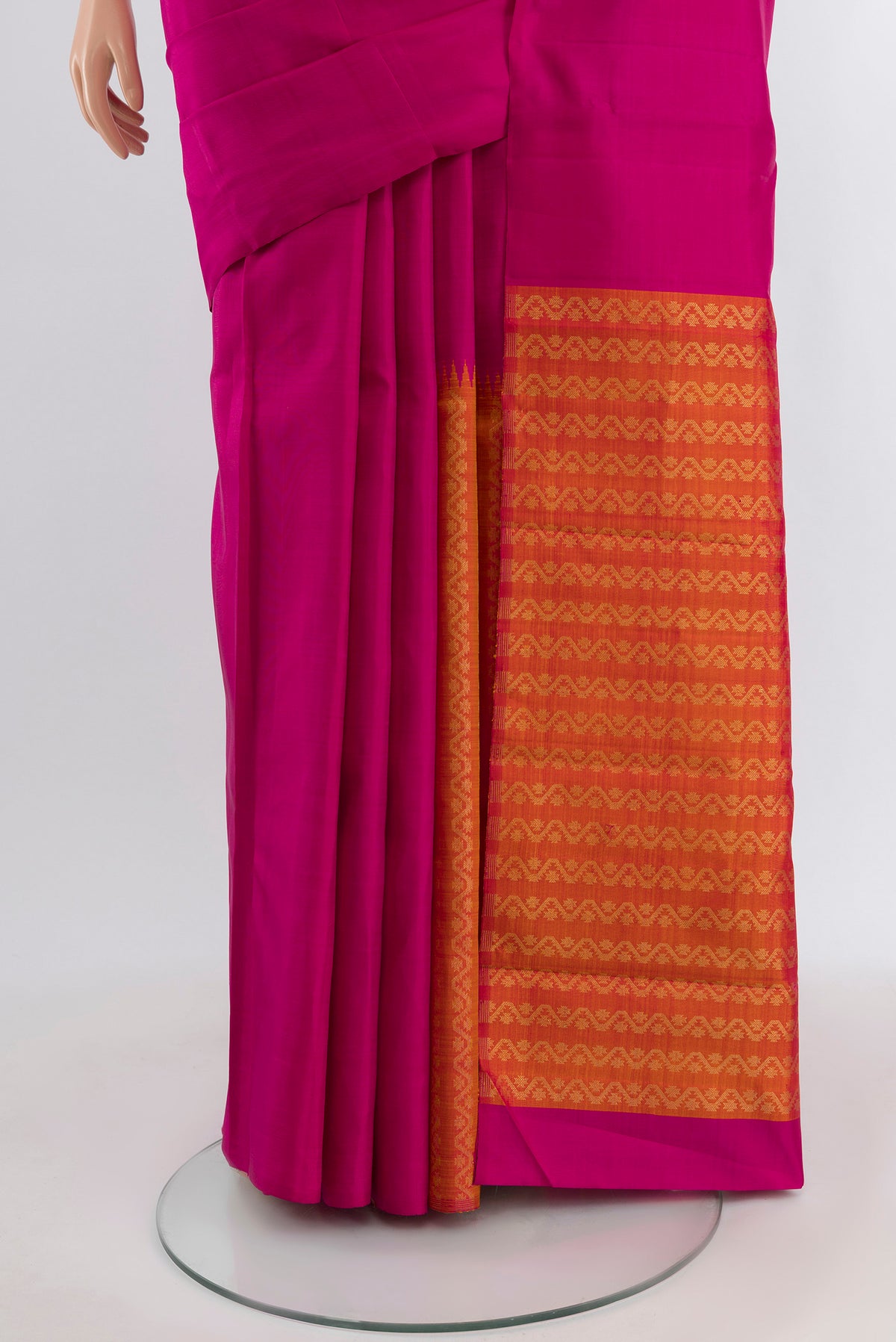 Pleats and pallu of Magenta Kanchipuram Silk Saree with Plain Body and Without Border. 