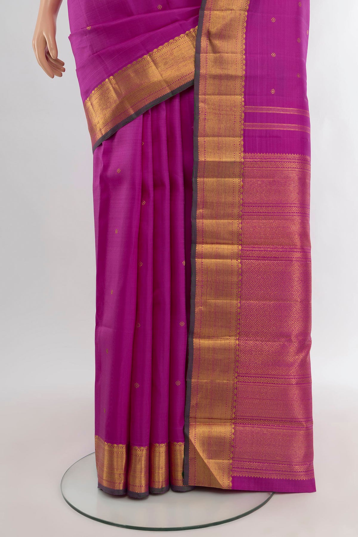 Pleats and pallu of Pure Silk Pure Zari Magenta Kanjivaram Saree with Zari Butta on the body and Zari Border. 