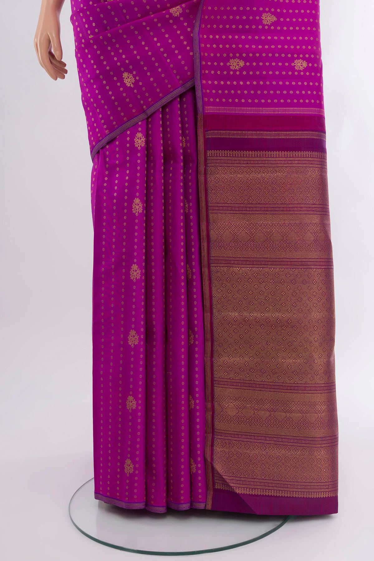 Pleats and pallu of Pure Silk Pure Zari Magenta Kanjivaram Saree with Zari Butta on the body and Thin Zari Line. 