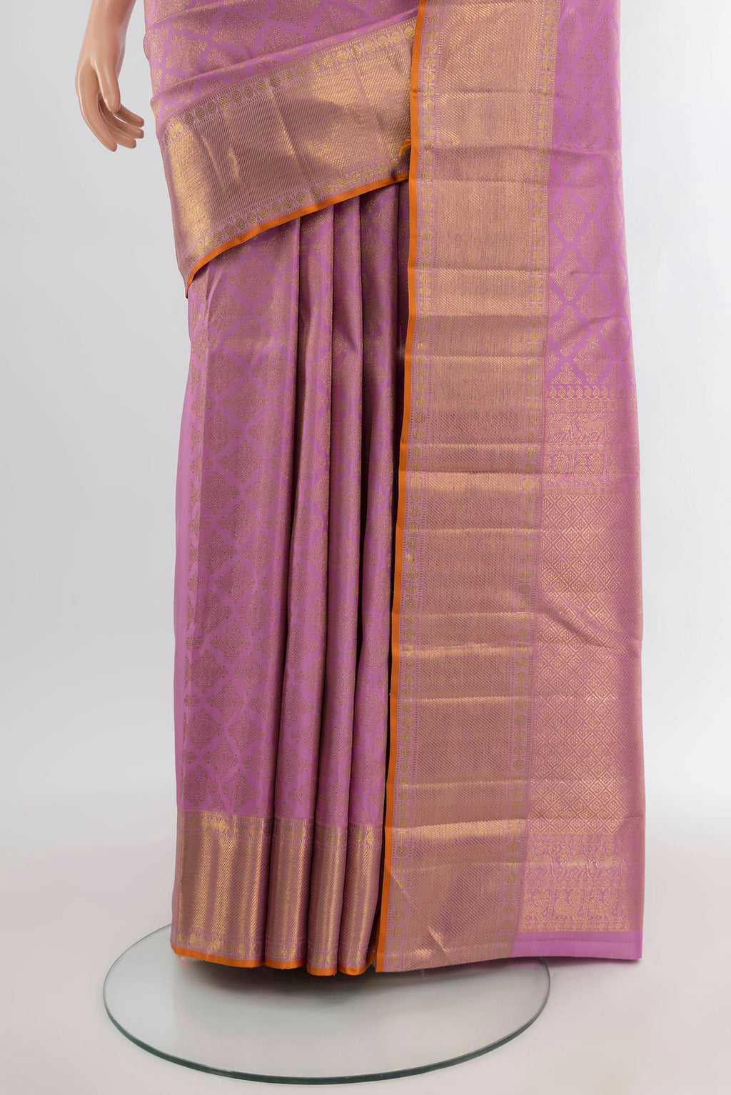 Pleats and pallu of Lavender Kanchipuram Silk Saree with Zari Brocade on the body and Zari Border. 
