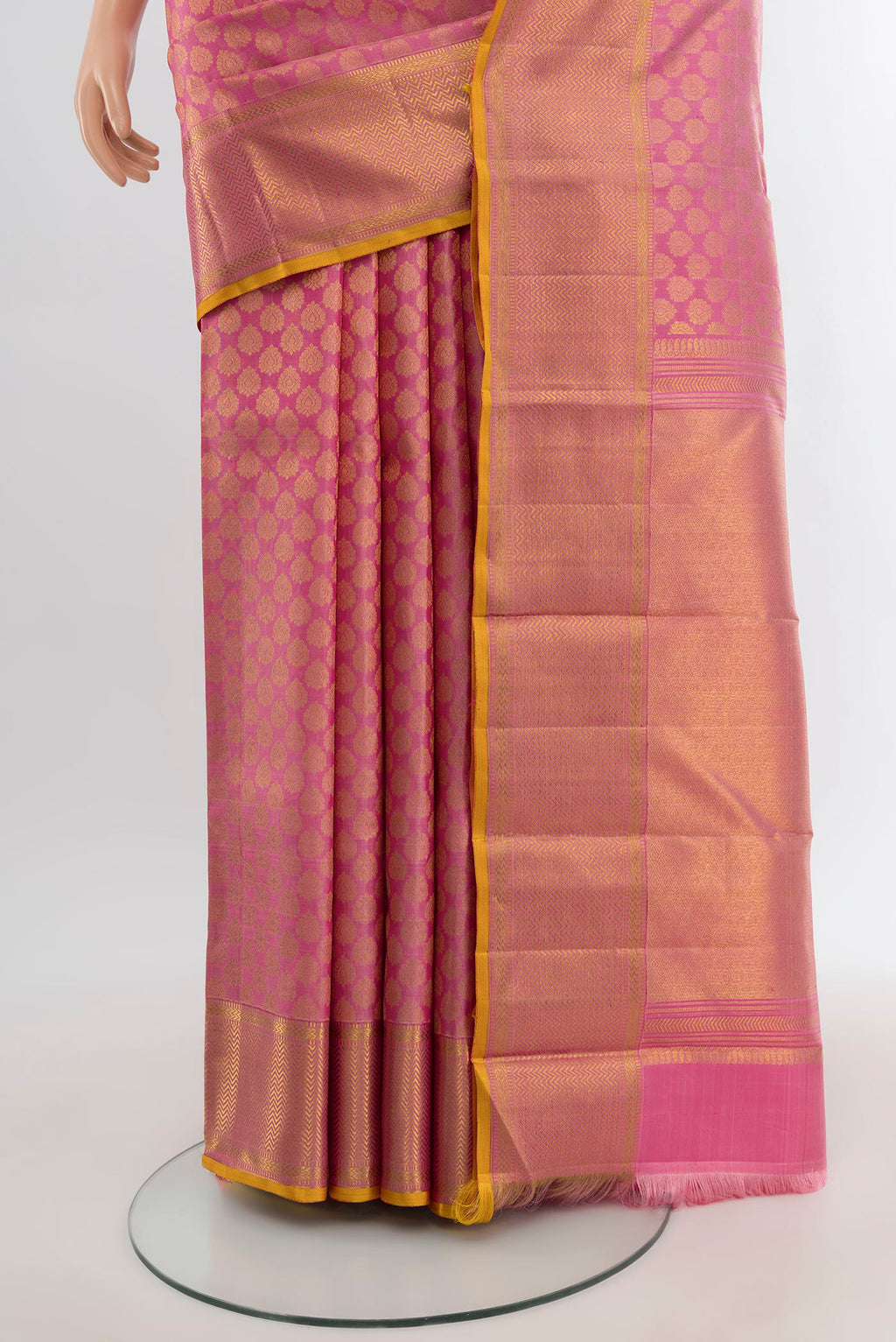 Pleats and pallu of Rose pink Kanchipuram Silk Saree with Zari Brocade on the body and Zari Border. 
