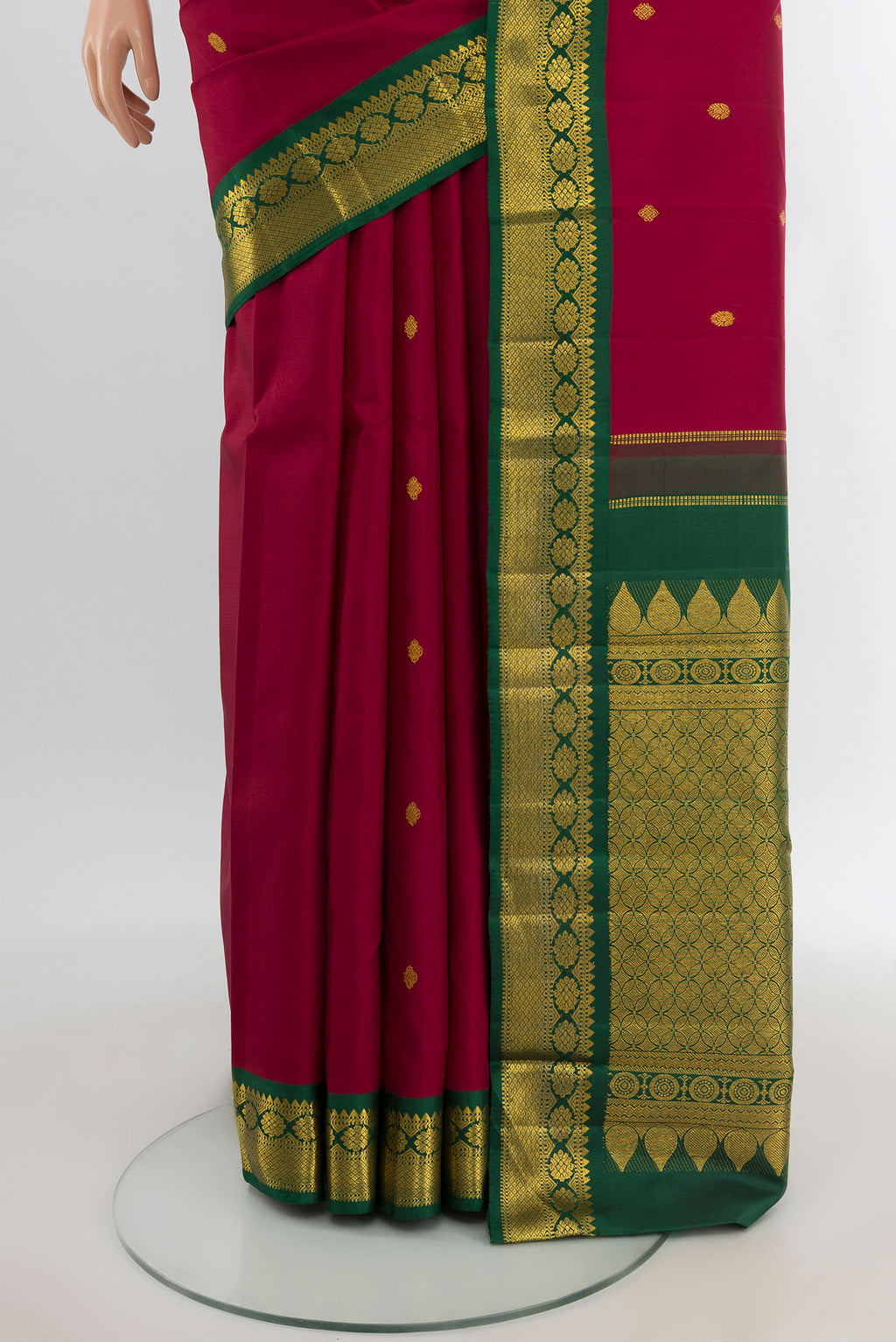 Pleats and pallu of Maroon Kanchipuram Silk Saree with Zari Butta on the body and Zari Border. 
