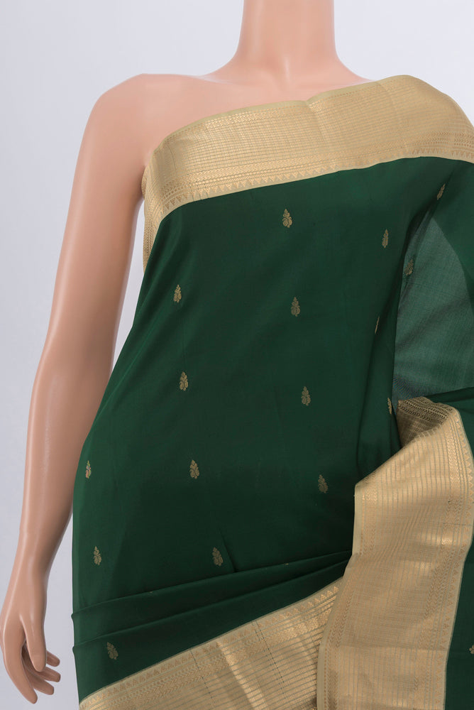 Border image of Bottle Green Kanchipuram Silk Saree with Checked design on the body and Silk Border. 