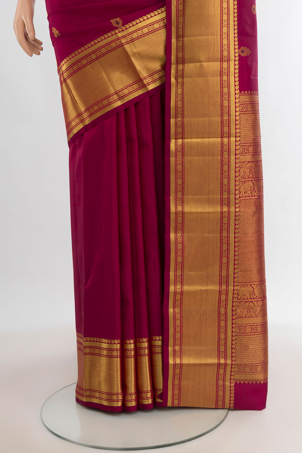 Pleats and pallu of Maroon Kanjivaram Silk Saree with Zari Butta on the body and Zari Border. 