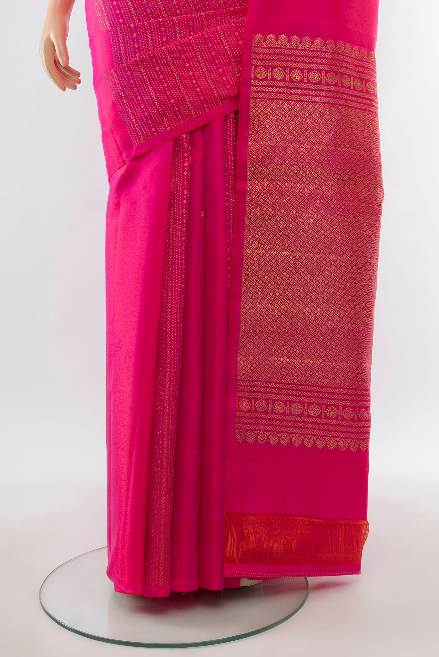 Pleats and pallu of Rani Pink Kanjivaram Silk Saree with Stripes on the body and Without Border. 